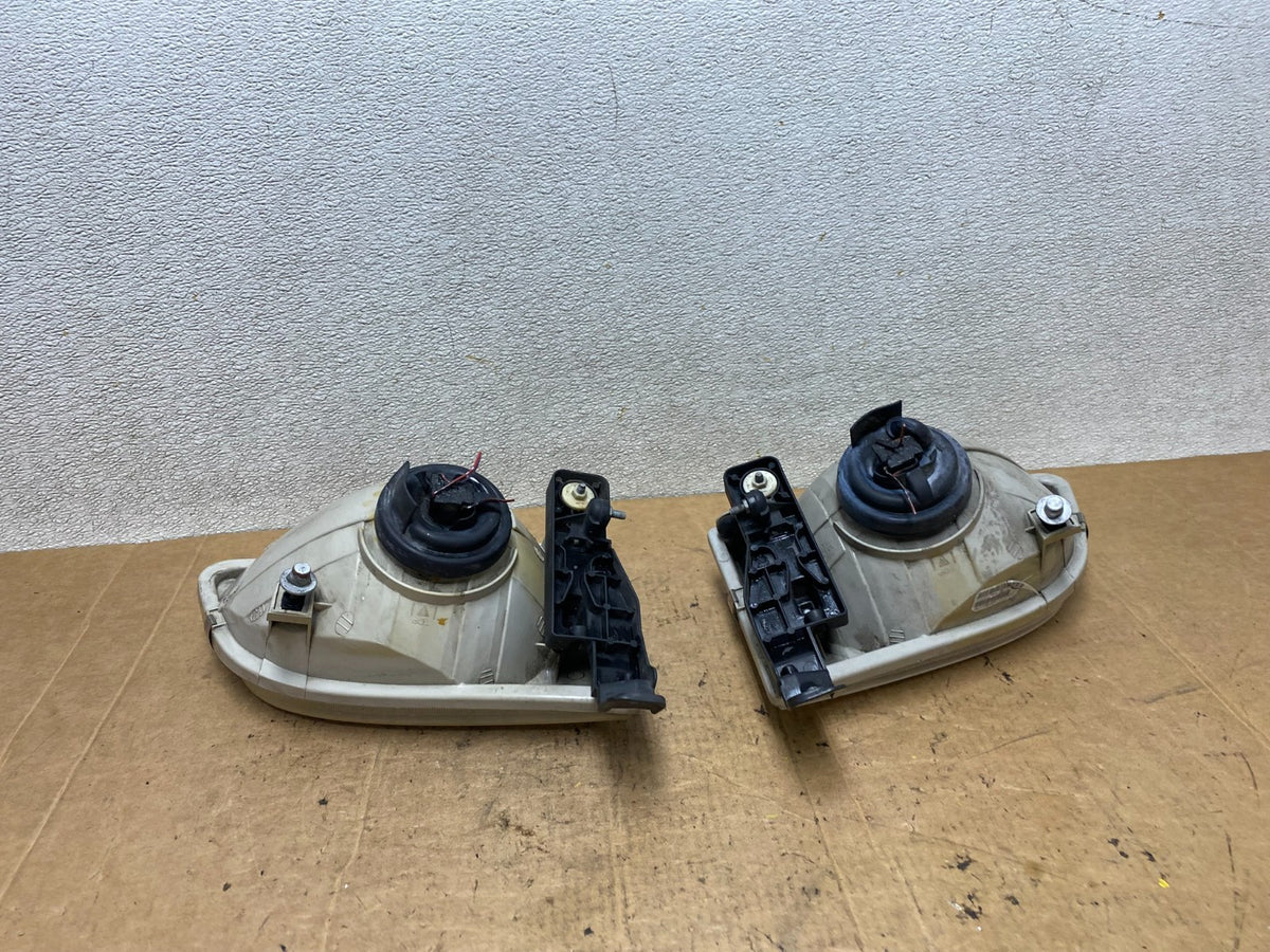 2001 2002 2003 Toyota Sienna Left+Right Side Set Headlights Halogen T3367 DW8
