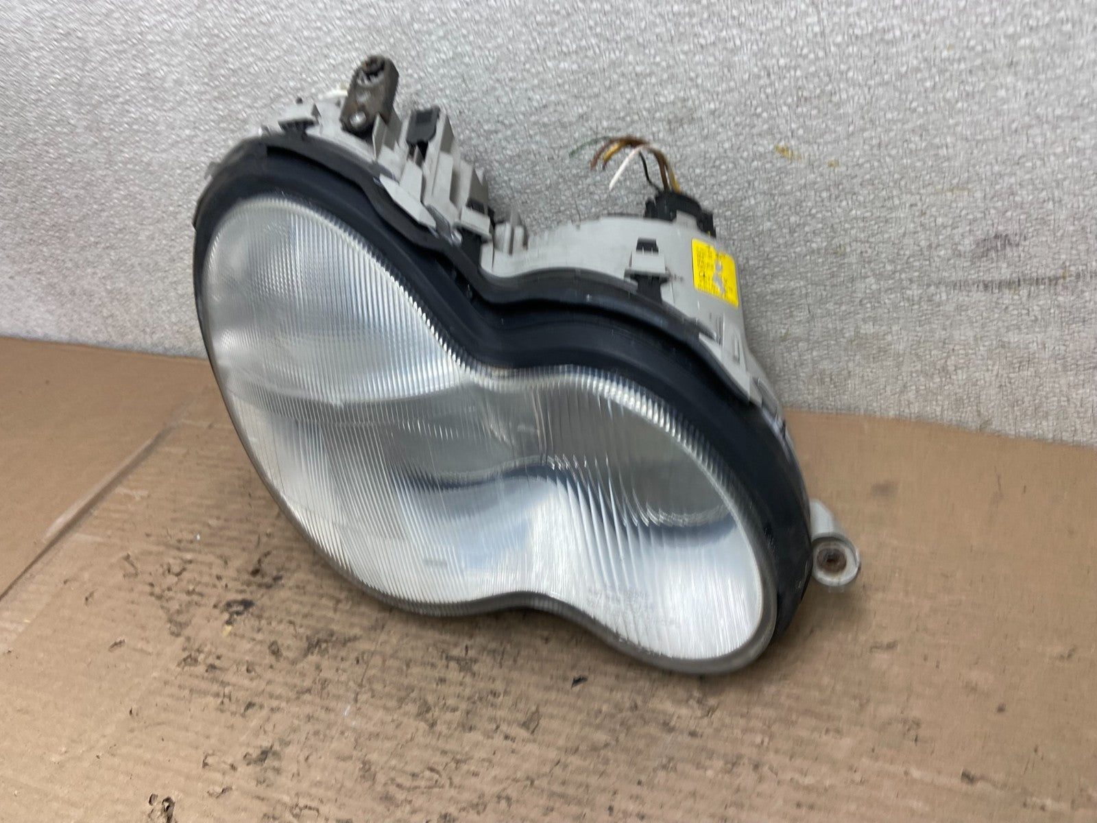 2001 - 2004 Mercedes-Benz C Class Halogen Right Passenger Headlight AA9657 DW1