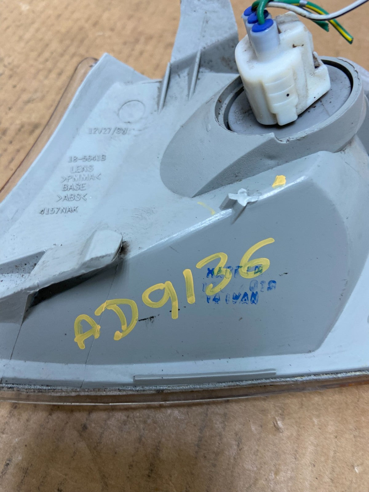 2001-2002 Toyota Corolla Right Passenger Turn Signal/Marker Light AD9136 DW7