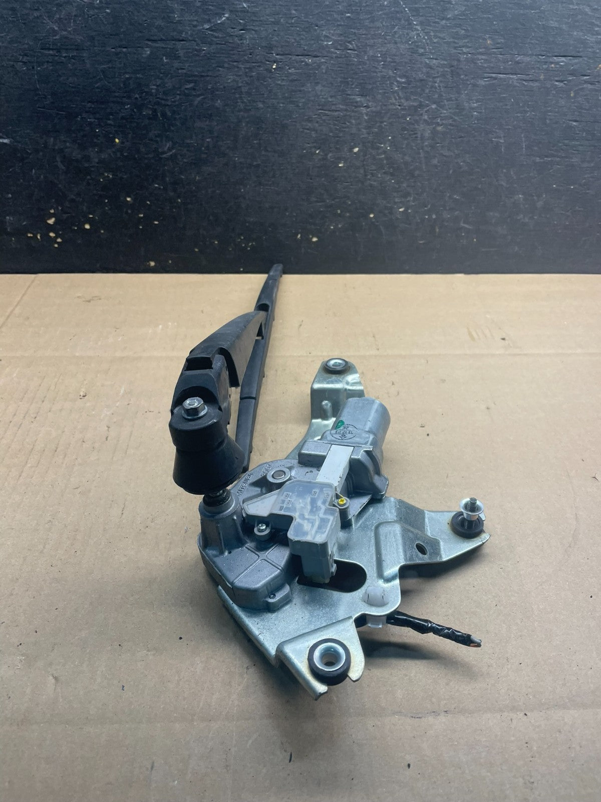 2011 to 2013 Infiniti QX56 QX80 Rear Wiper Motor OEM W6694 PS4