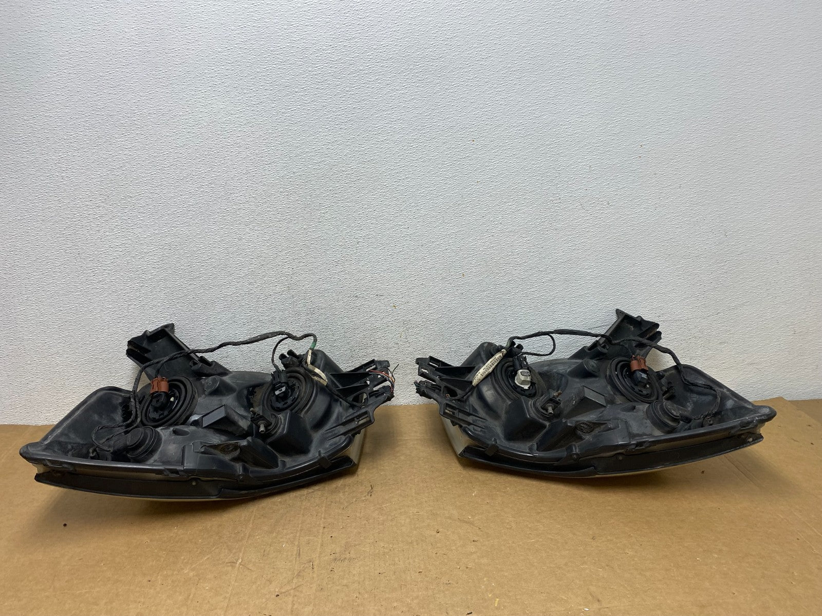 2004 to 2007 Nissan Armada Left+Right Side Set Headlights AD6132 DW9