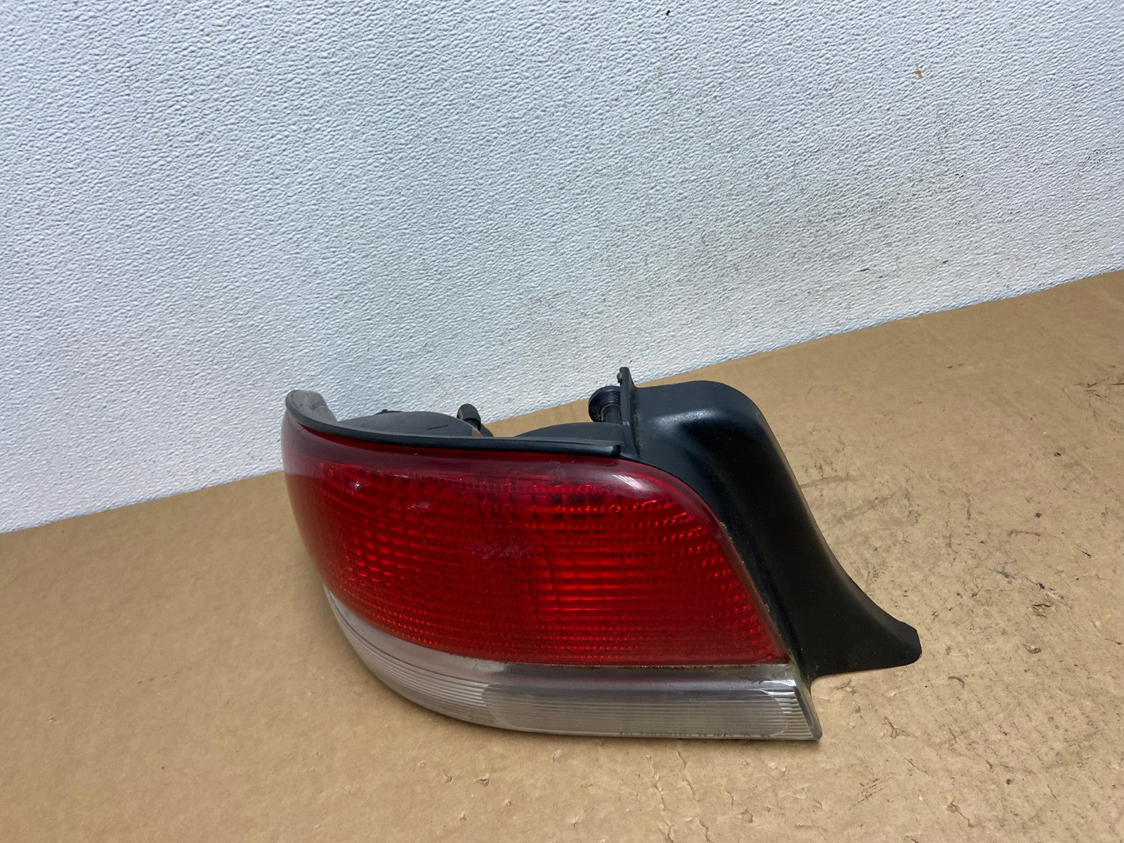 1995 to 2000 Chrysler Cirrus Left Driver LH Tail Light AD1402 LK1