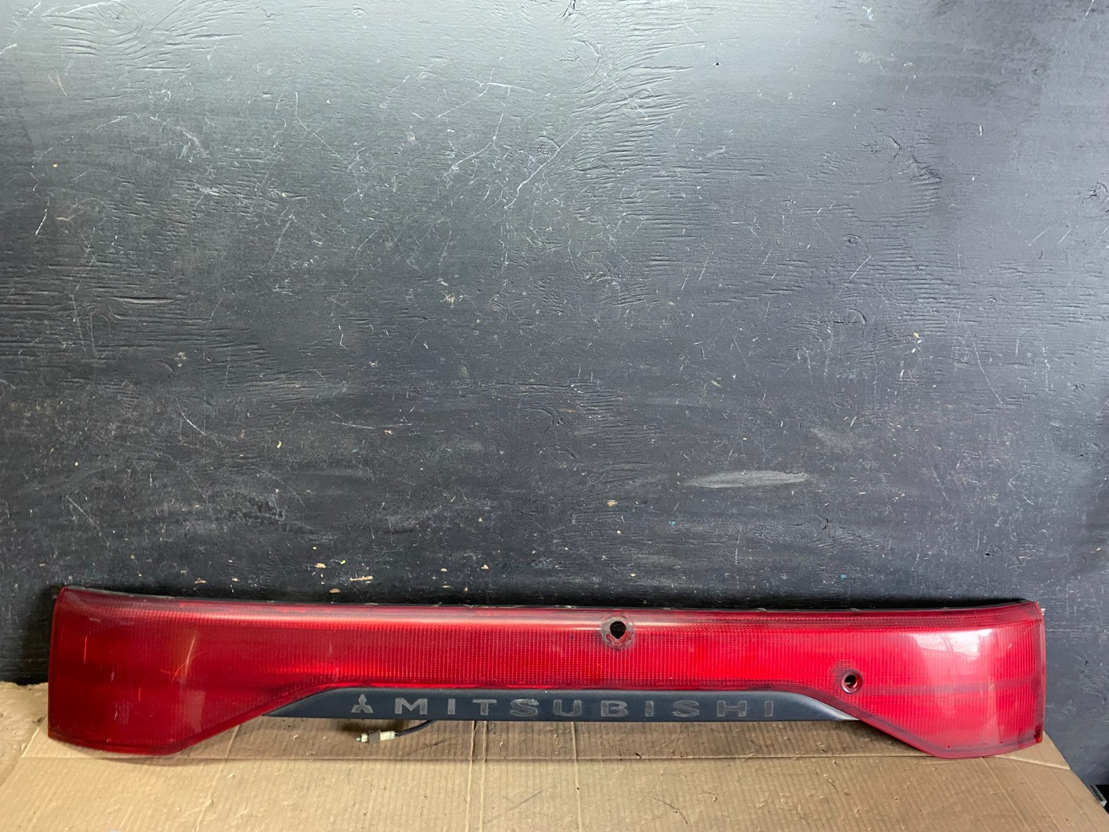 1997-2000 Mitsubishi Montero Sport Tailgate Center Tail Light Panel r7846 DG0