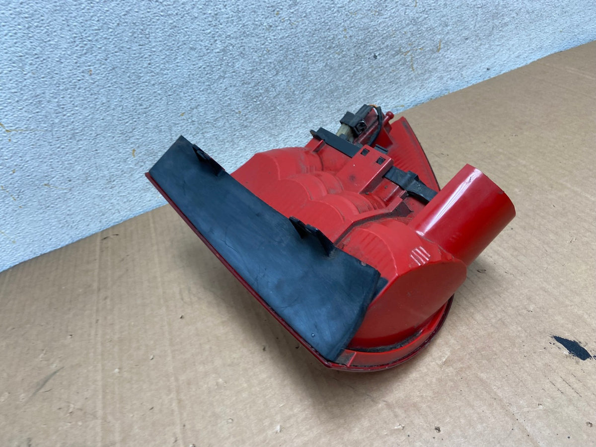 2002-2005 Mercedes ML 350 Ml-Class Right Passenger Rh Side Tail Light AI8403 LK4