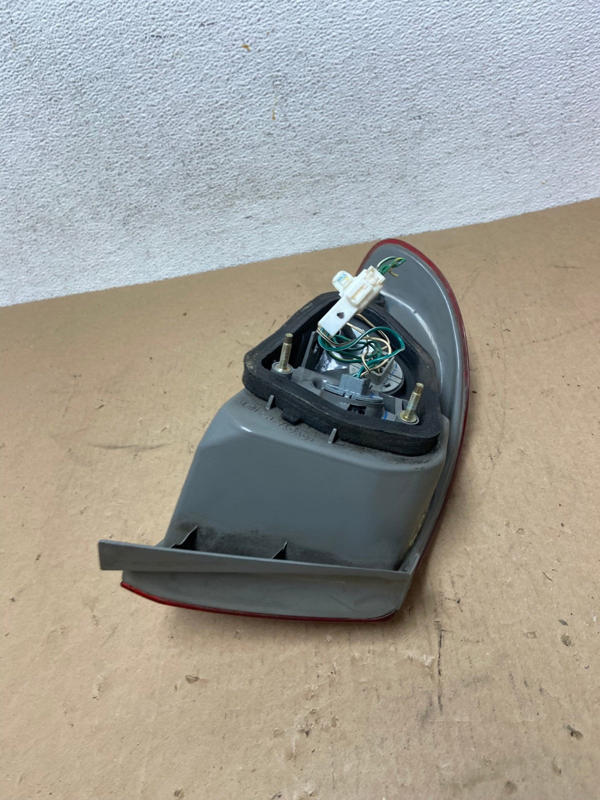 1998 1999 2000 Toyota Corolla Right Passenger Side Tail light AD6530 LK4