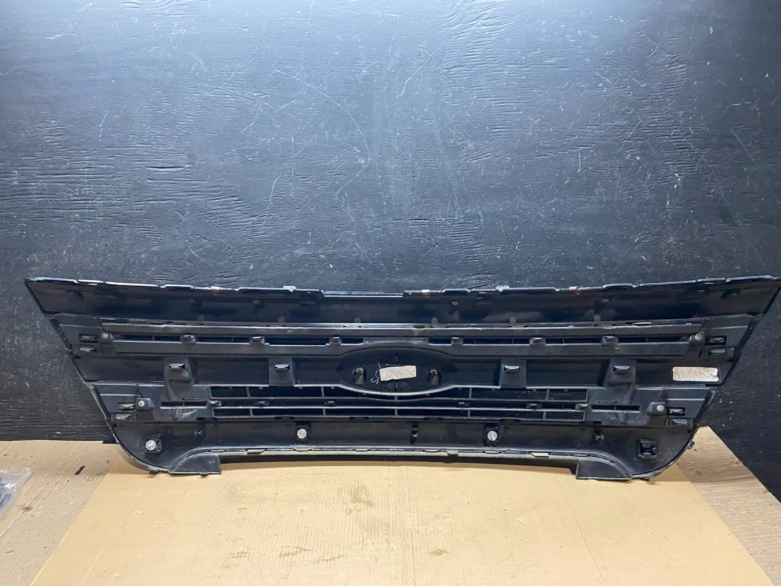 2011 to 2015 Ford Explorer Upper Front Grill Grille Oem X2988 DG10