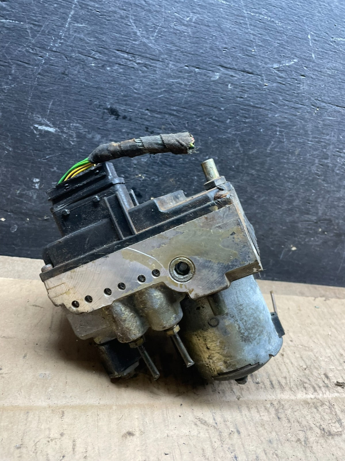 1996 to 1999 Mercedes E320 E420 ABS Anti Lock Brake Pump R9311 DG2