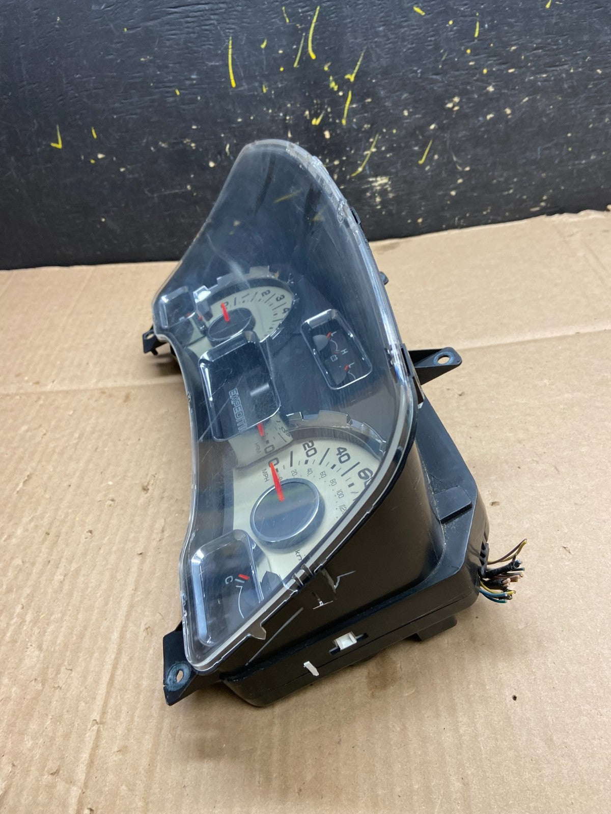 2010 2011 Ford  Expedition Speedometer Cluster Gauge Oem Y2212 DG2