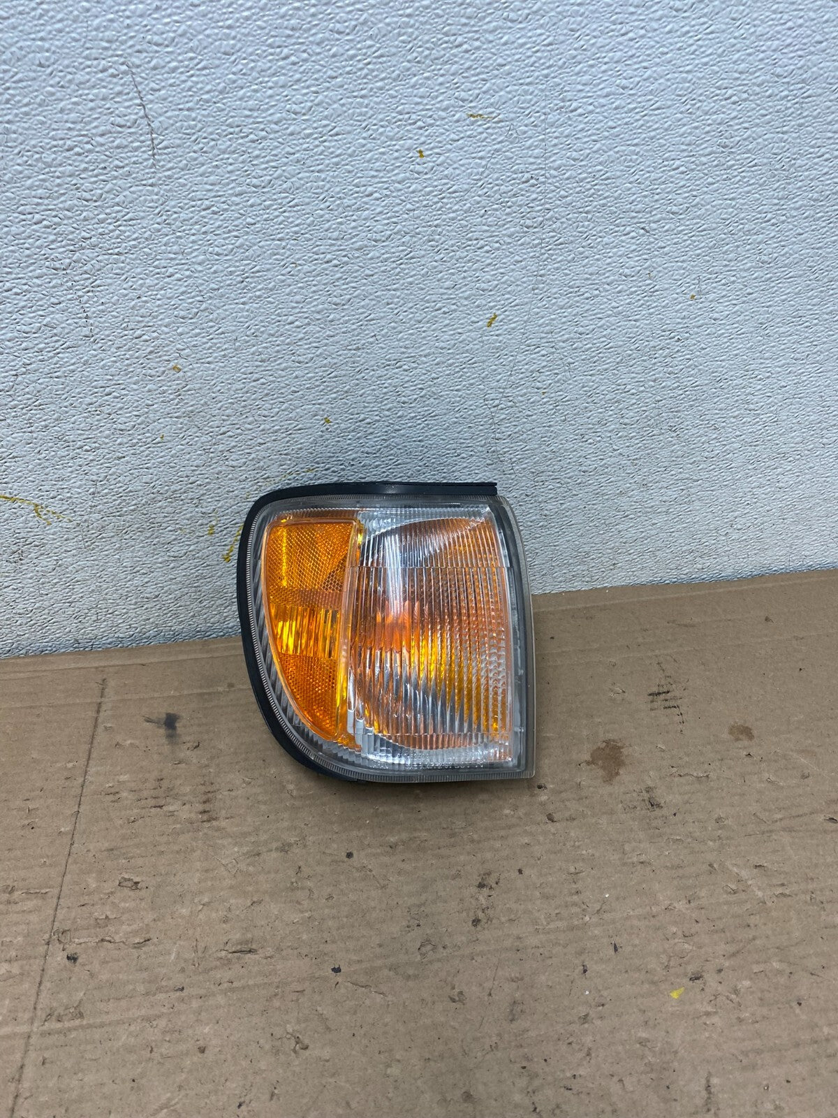 1999 - 2004 Nissan Pathfinder Passenger Corner Park Light Turn Signal N9292 DW0