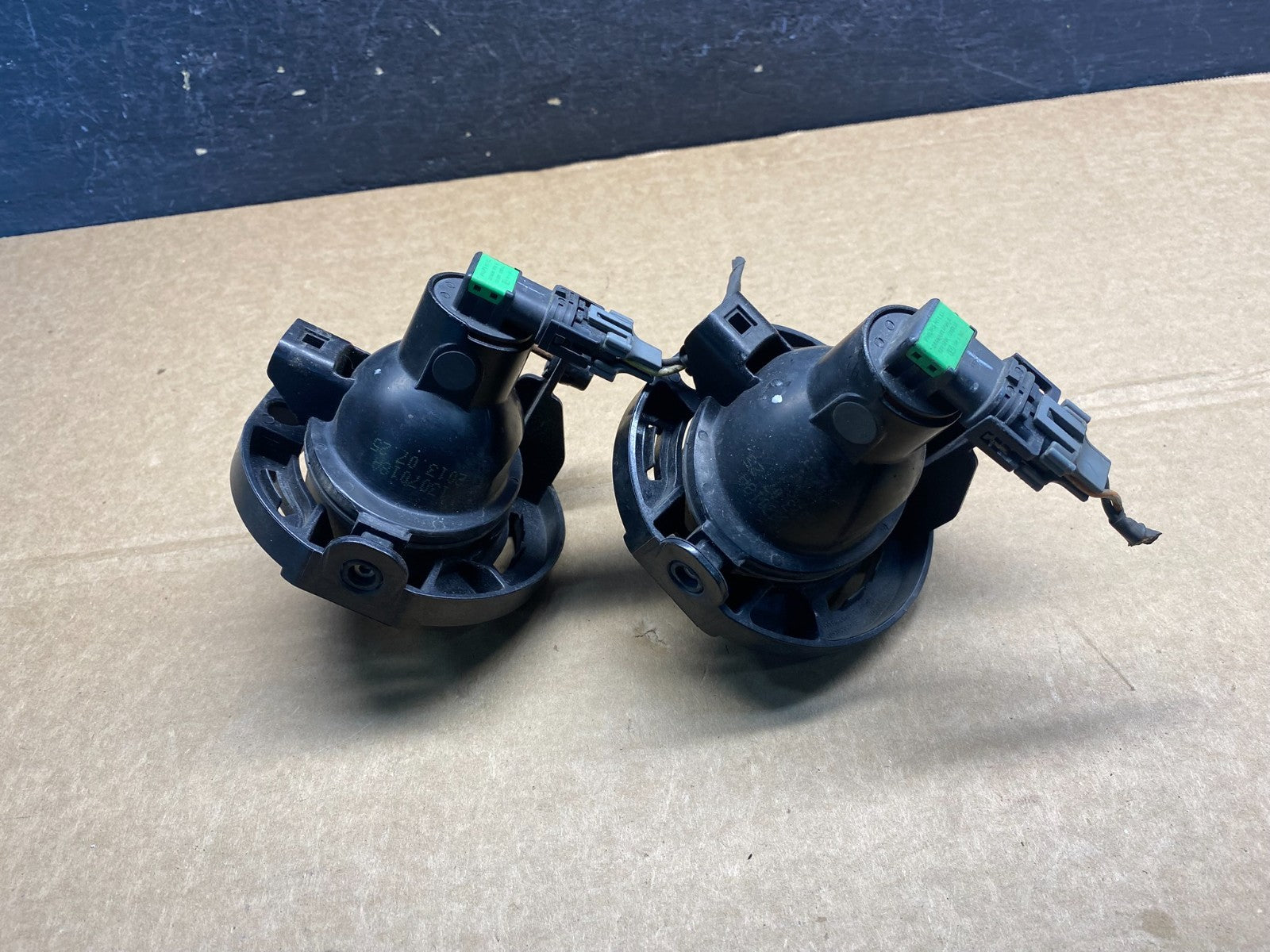 2011+ Chrysler Dodge Jeep Cherokee Pair Fog Lights Lamps AF68742