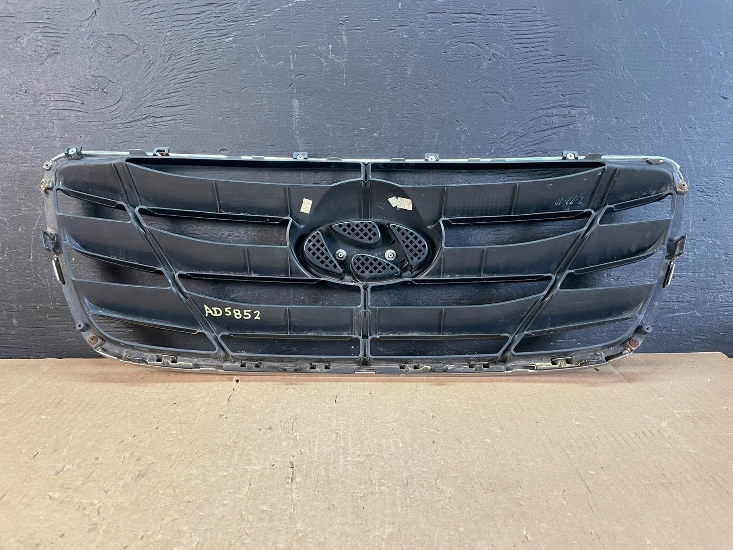 2010 to 2012 Hyundai Santa Fe Front Upper Grill Grille AD5852 DW5