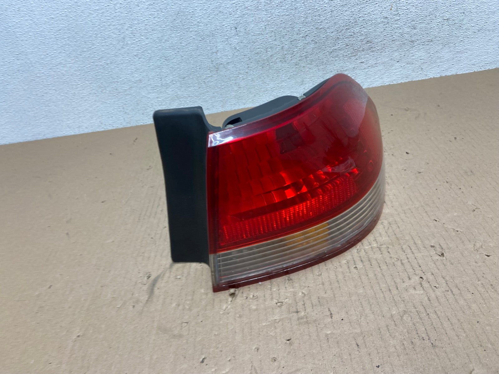 2001 to 2002 Honda Accord Sedan 4door Right Passenger Tail Light AE7334 LK2