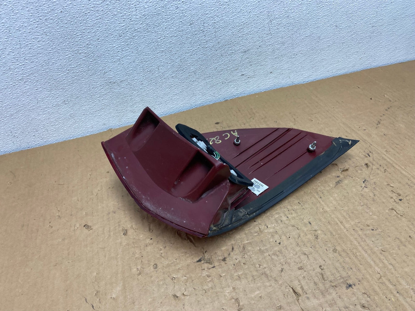 2004-2005 Toyota Sienna Right Passenger Rh Side Tail Light AC8224 LK5