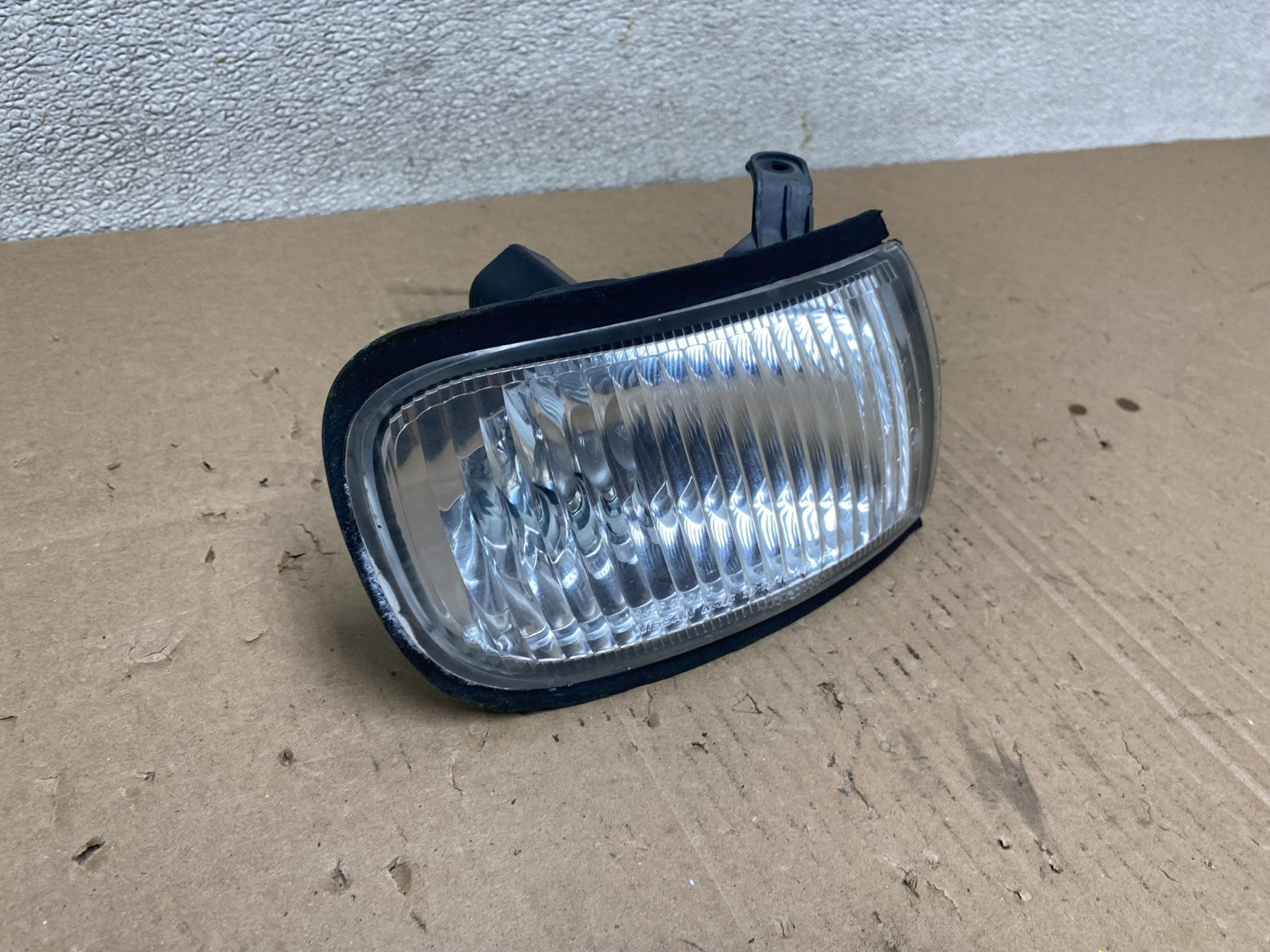 1997 - 1999 Nissan Maxima Right Passenger Rh Corner Turn Signal Oem T8238 DW1