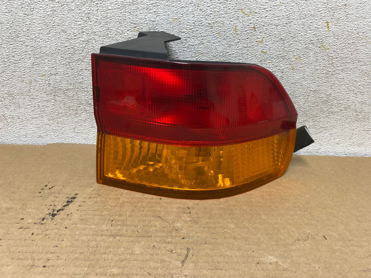 2002 2003 2004 Honda Odyssey Right Passenger Side Tail Light AH7990 LK0