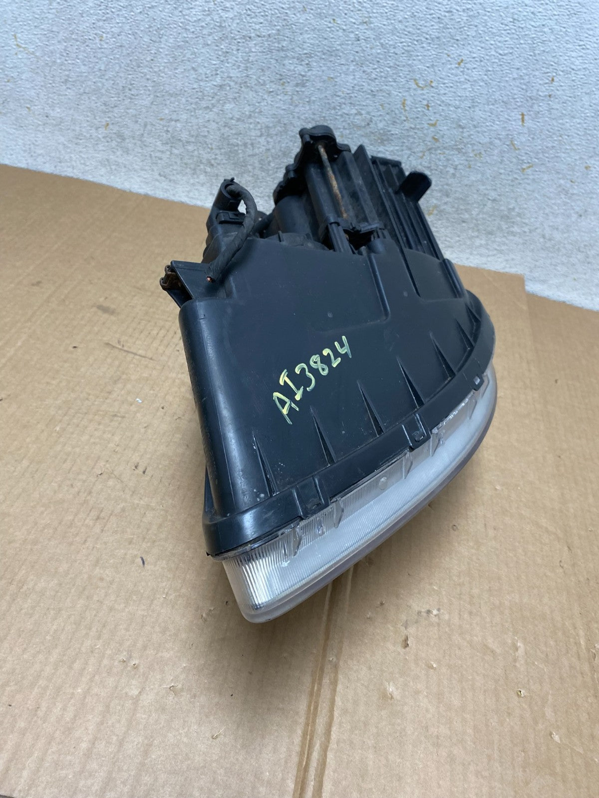 2007 to 2012 Hyundai Veracruz Right Passenger RH Headlight Halogen AI3824 DW8