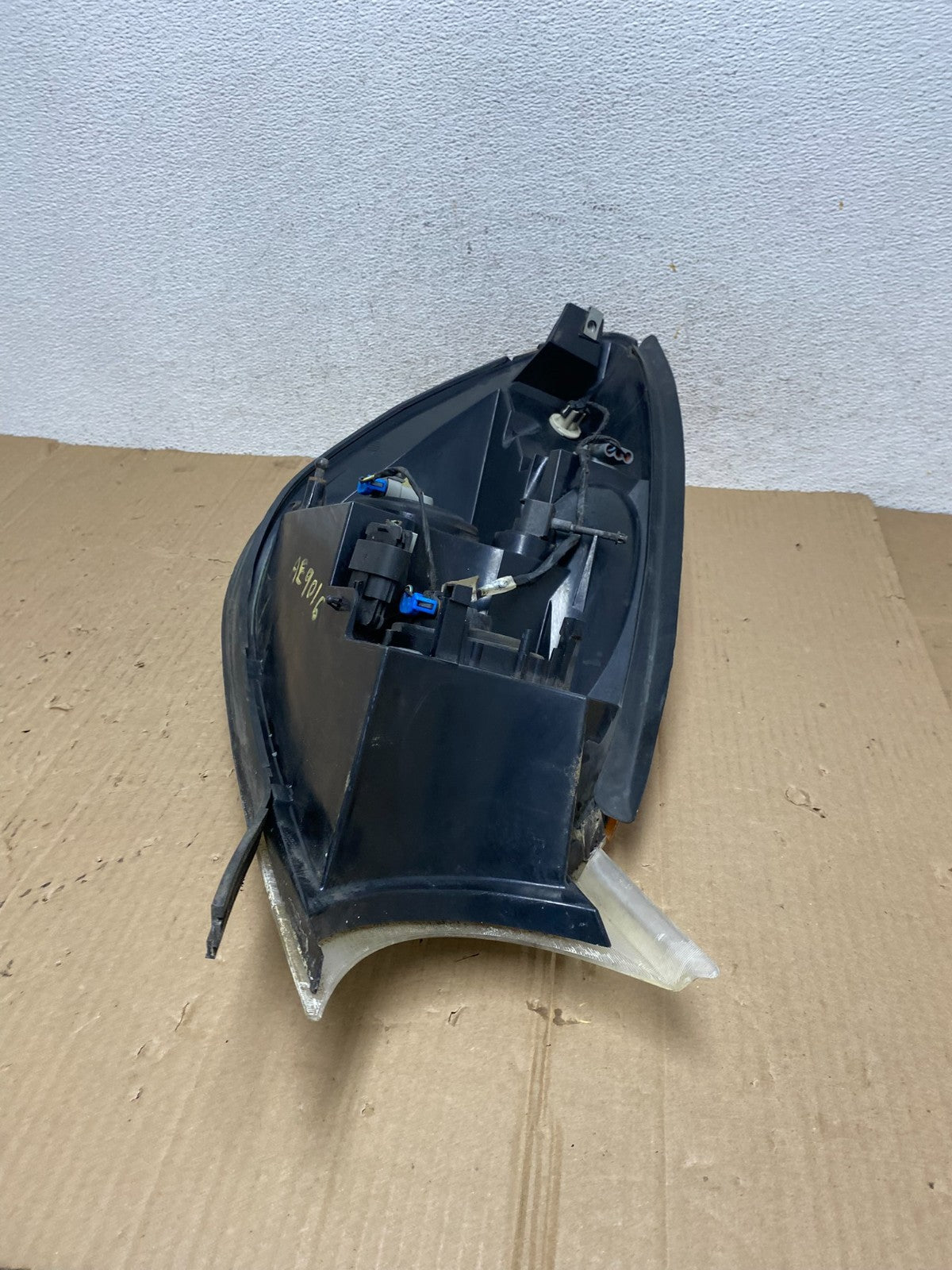 2002 to 2003 Buick Rendezvous Left Driver LH Side Headlight AE9016 DG7