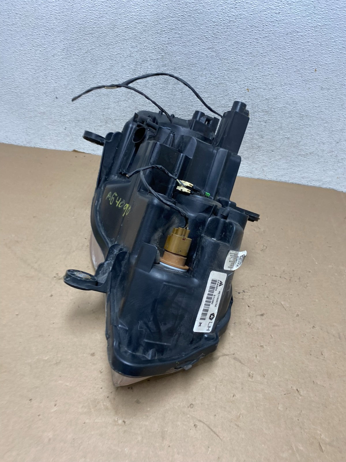 2008 to 2016 Chrysler Town and Country Left Driver Lh Side Headlight AG4090 DW6