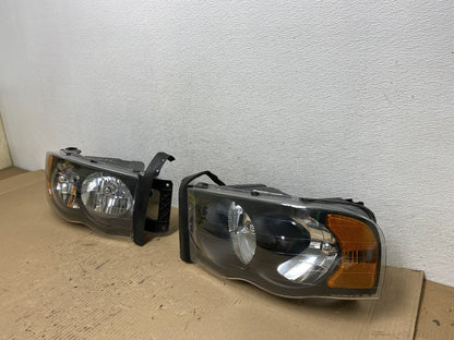 2002 to 2005 Dodge Ram Left+Right Side Halogen Headlights AE7098 DW1