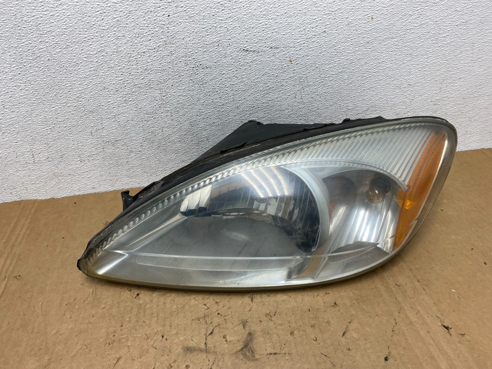 2000 to 2007 Ford Taurus Left Driver LH Side Halogen Headlight AD3232 DW0