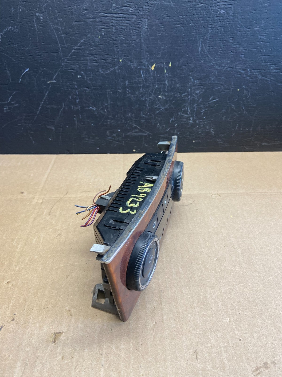 2005-2009 Mercedes W209 CLK350 A/C Heater Climate Control Trim OEM AB9233 DG1
