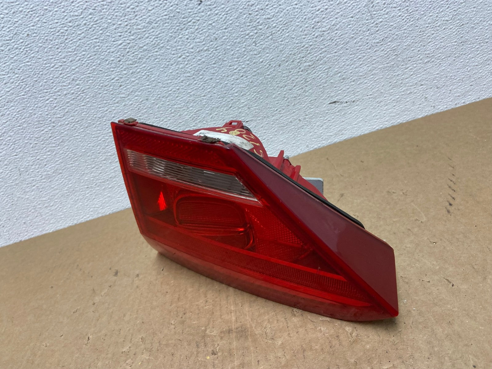 2012 to 2015 Volkswagen Passat Right Passenger Tail light inner Oem AC1284 LK1