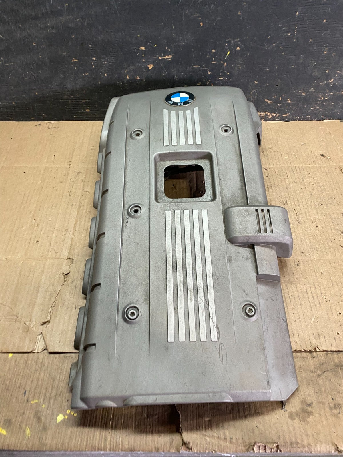 2006 to 2008 BMW 325i 530i Plastic Engine Cover Shield U6335 DG1