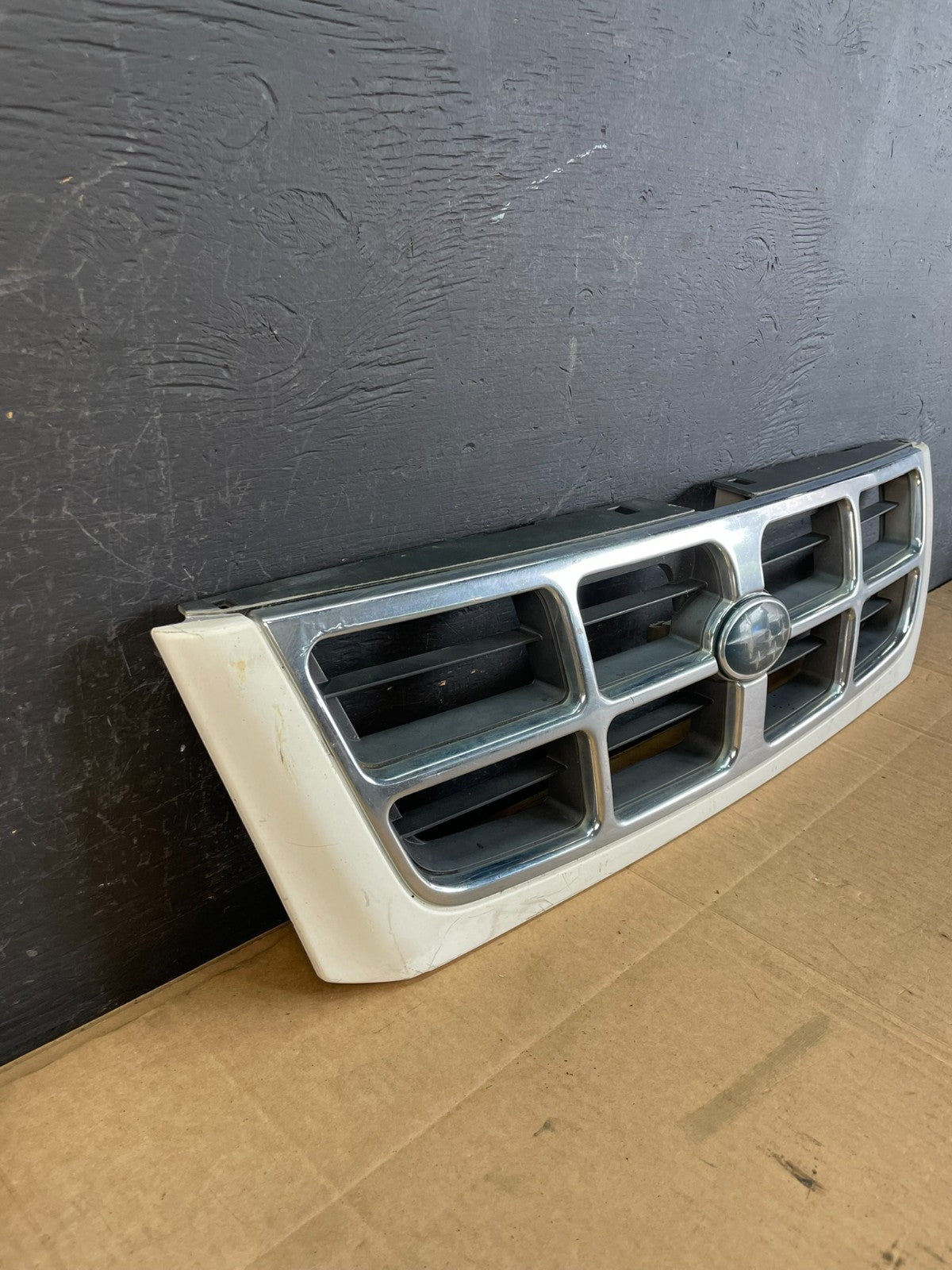 1997 to 2000 Subaru Forester Front Upper Grill Grille AC5160 DG1