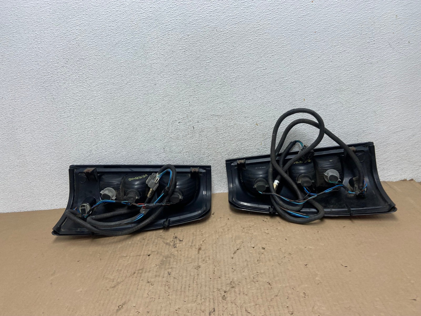 2003-2006 Chevrolet Silverado Left + Right Side Tail lights AE8846 LK5