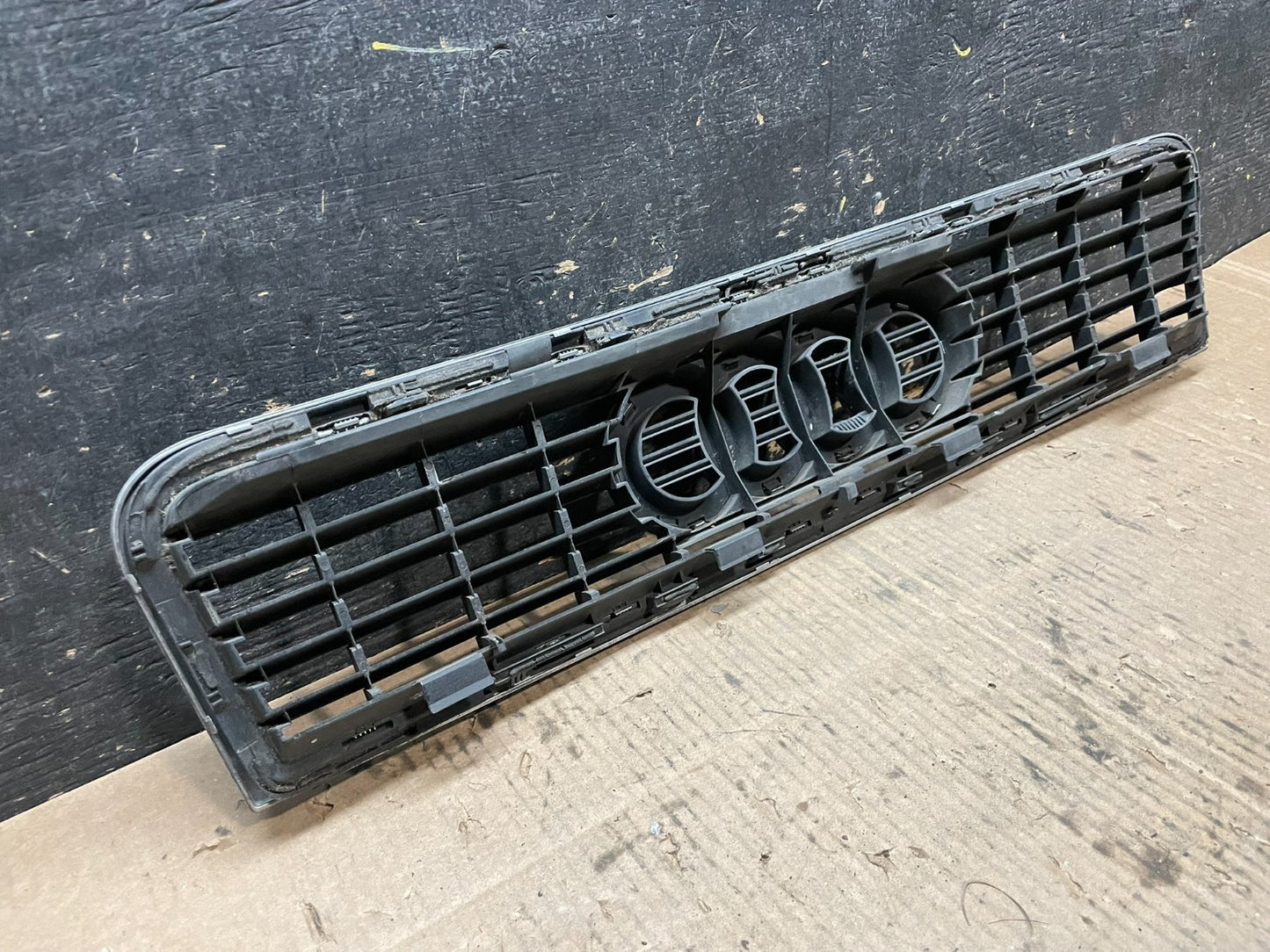 2002 to 2005 Audi A4 Upper Front Grill Grille OEM  Y1278 DG5