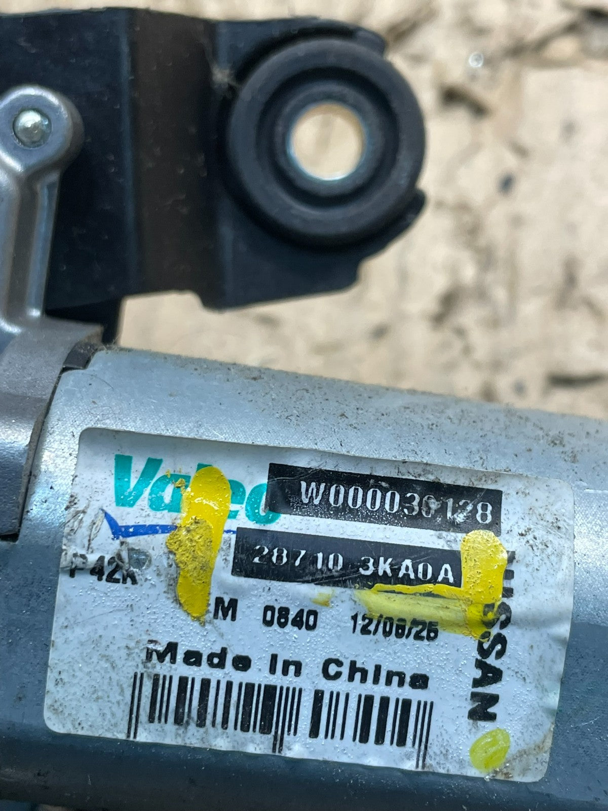 2013-2016 Nissan Pathfinder Back Door Rear Wiper Motor Wiper Blade V8837 DG6
