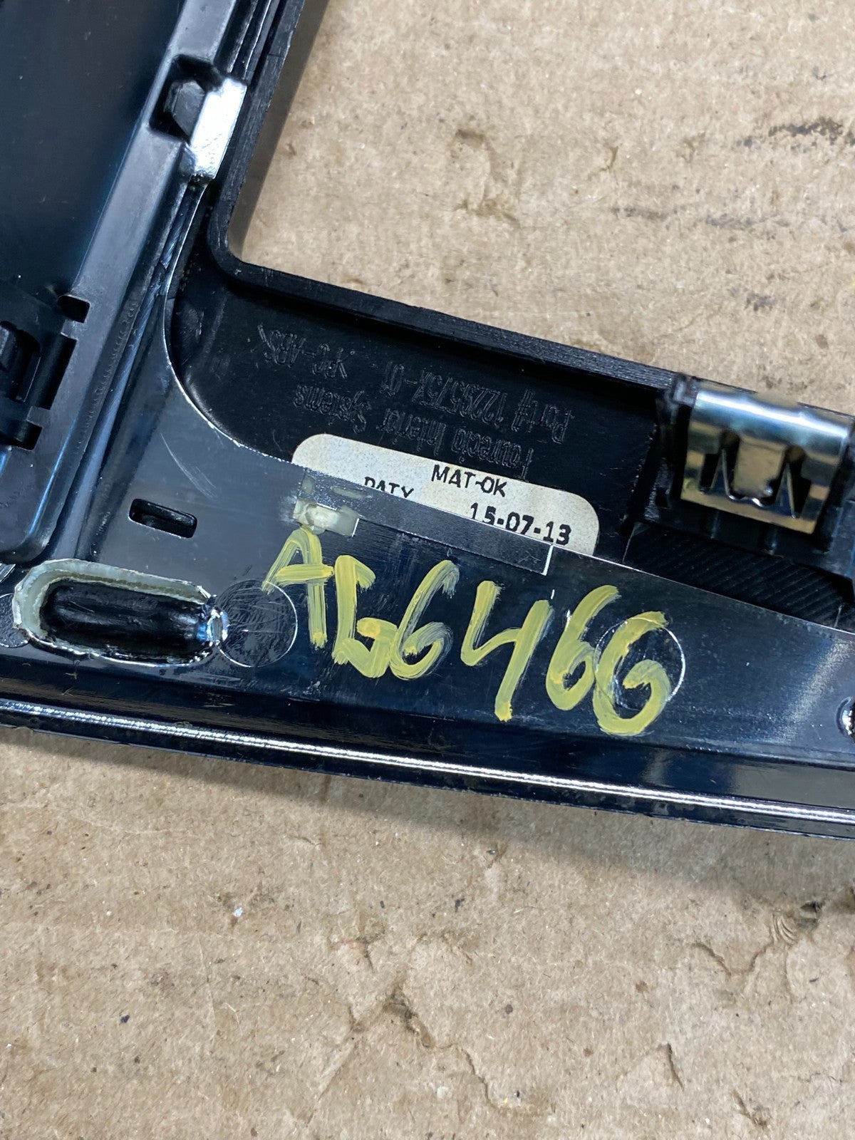 2011 - 2014 Chrysler 200 Dash Radio Bezel Trim Clock Hazard Bezel AG6466 DG6