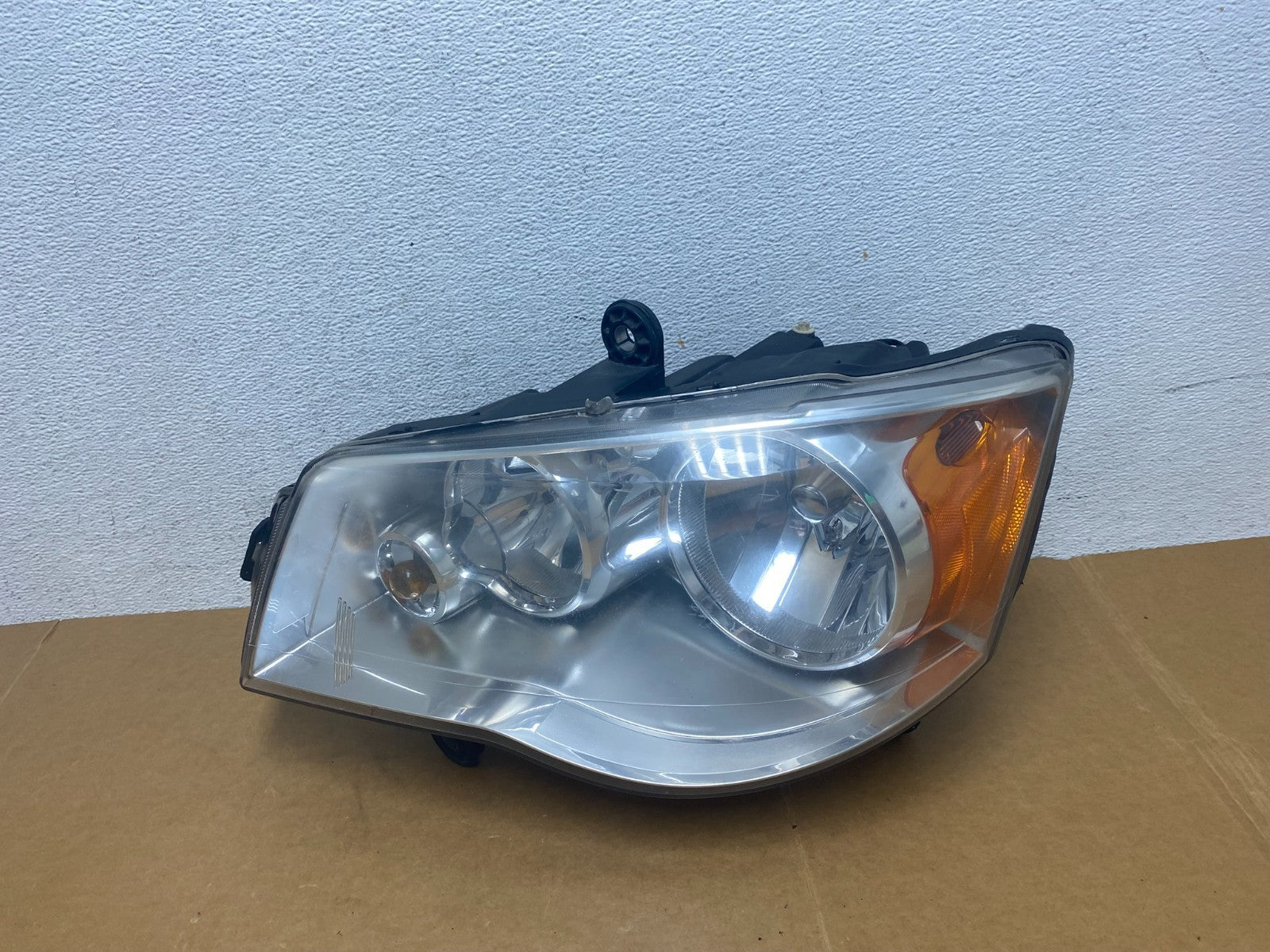 2008 to 2016 Chrysler Town and Country Left Driver Lh Side Headlight AD8895 DW0