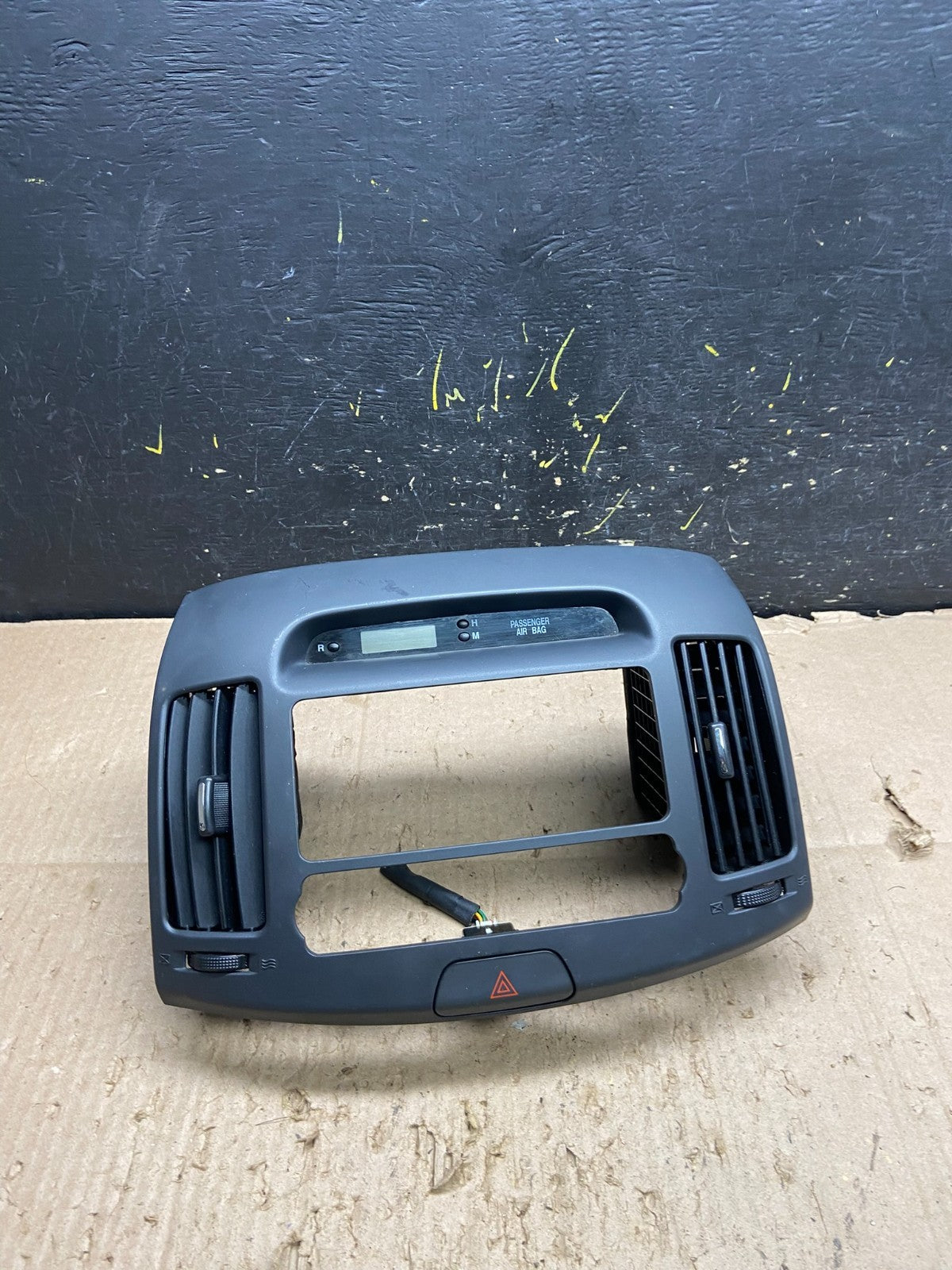 2007-2010 Hyundai Elantra Radio Heat AC Climate Control Air Vent Bezel AC9650 DG0