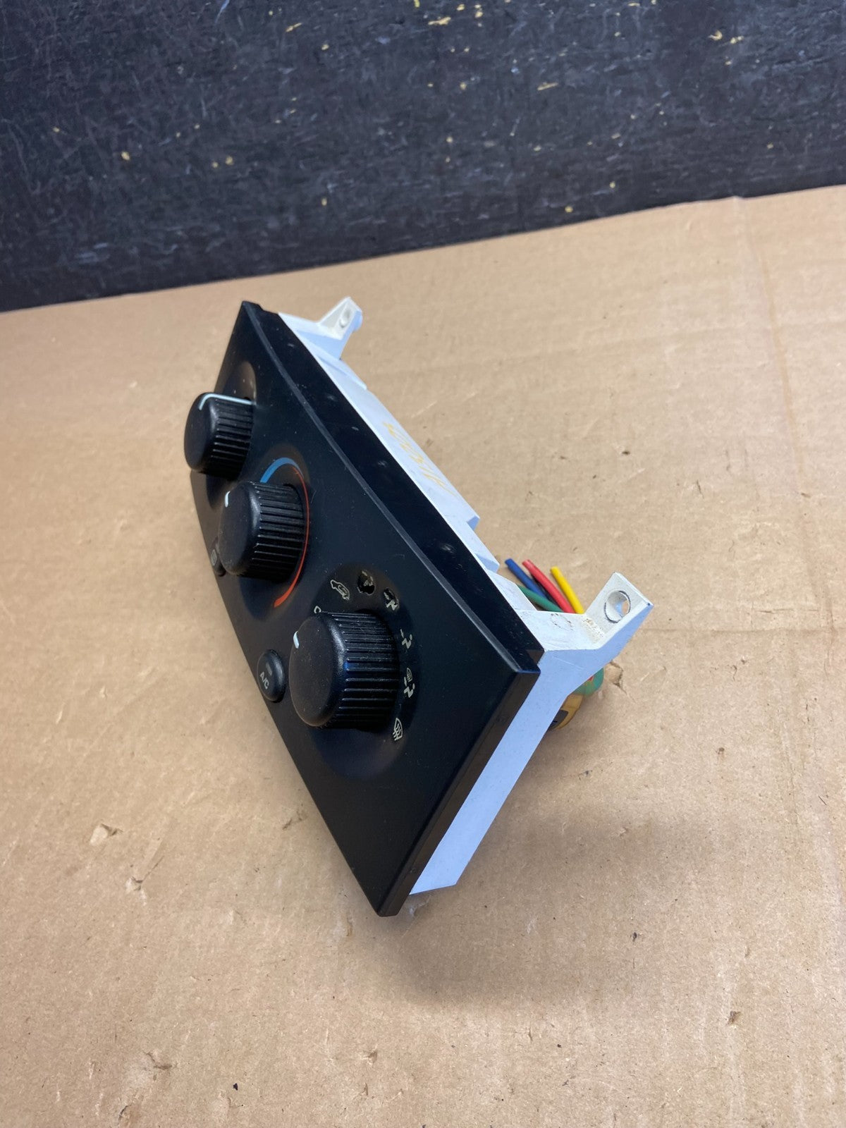 1999 to 2004 Jeep Grand Cherokee A/C Climate Control Bezel ai3203 DG3