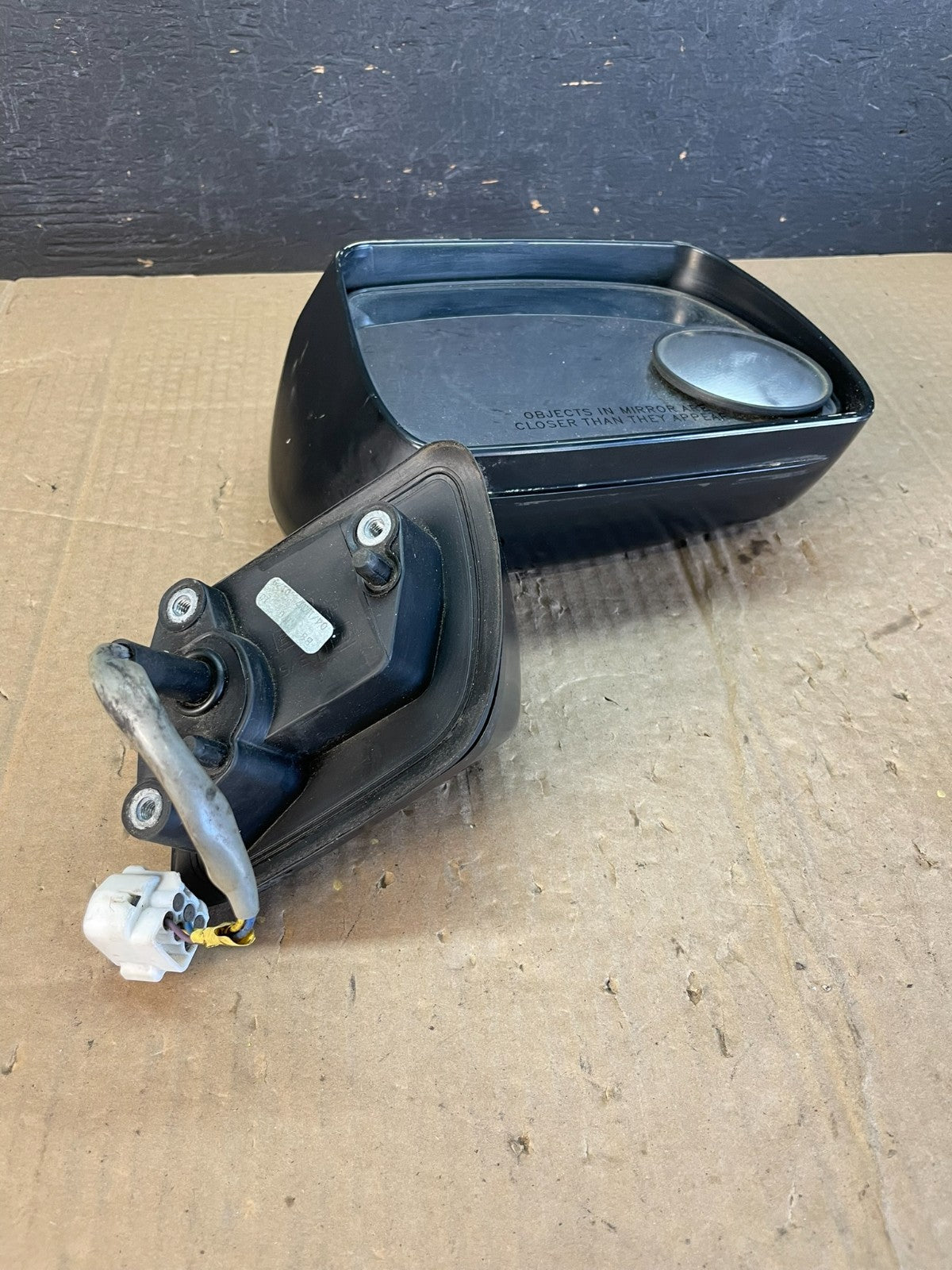 2004 - 2011 Mitsubishi Endeavor Right Passenger RH Door View Mirror AC9903 DW2