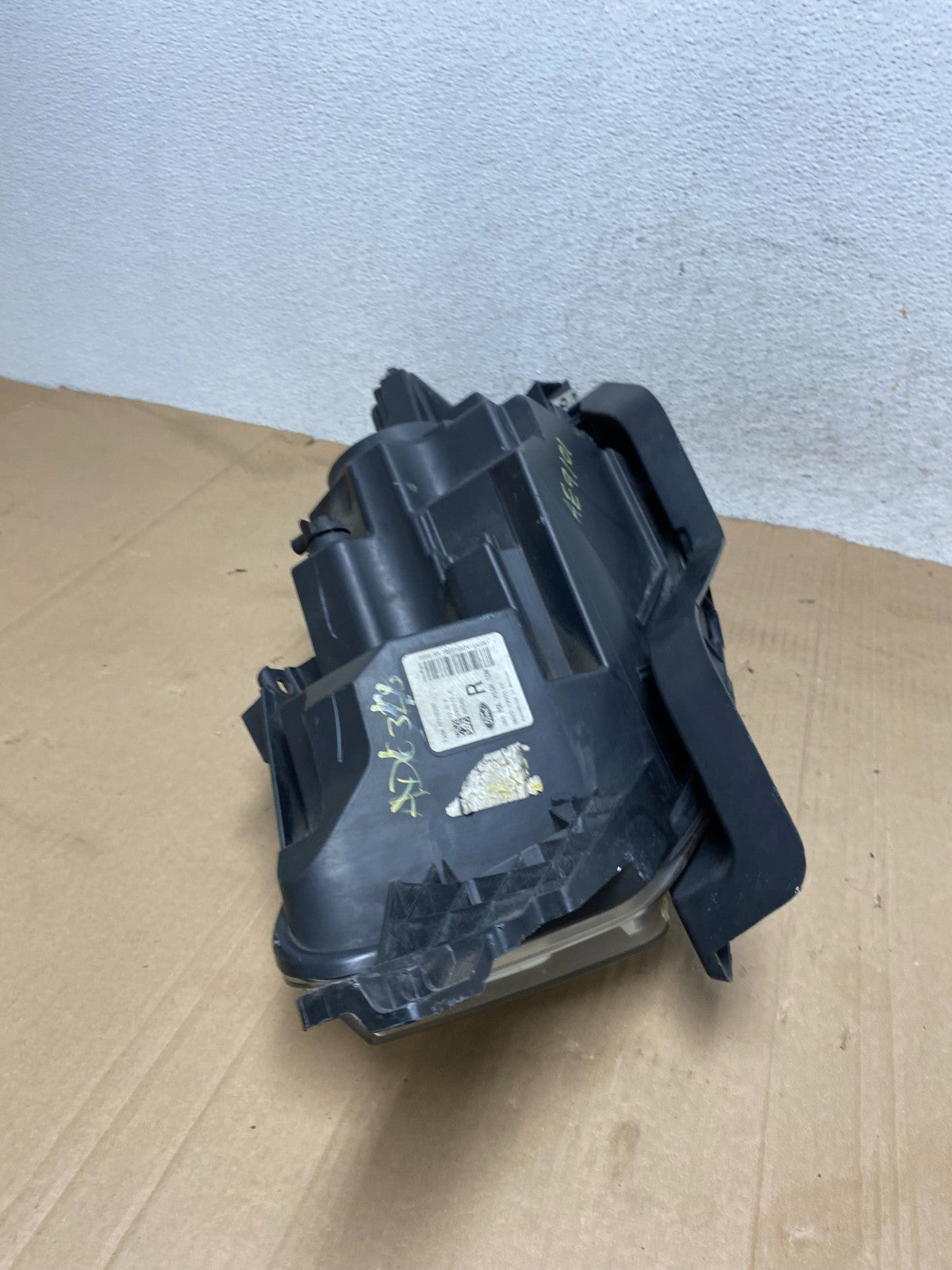 2013 to 2019 Ford Taurus Right Passenger RH Side Headlight Halogen AE9101 DW9