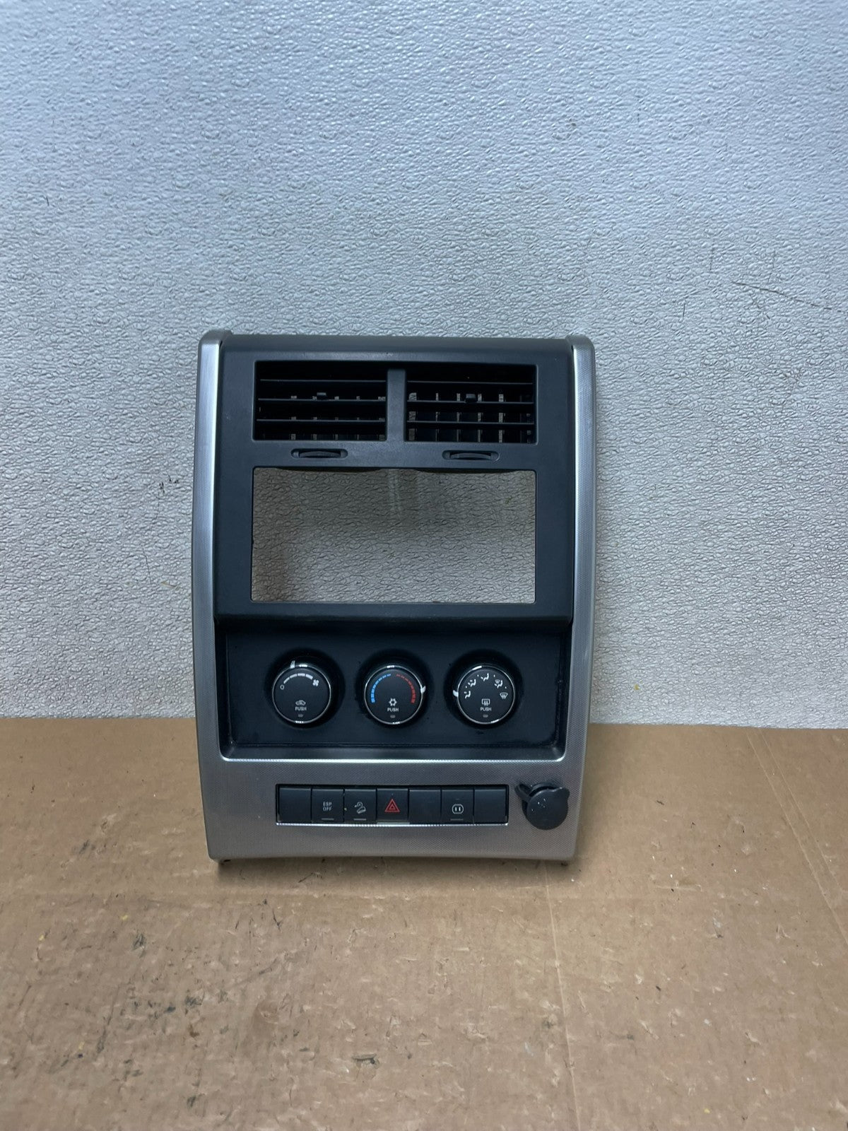 2008 to 2012 Jeep Liberty Dash Climate Temperature Control Radio Bezel V5050 DG0