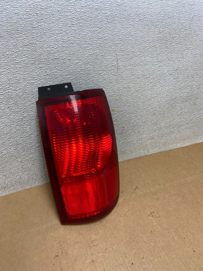 1998 to 2002 Lincoln Navigator Right Passenger RH Side Tail Light Oem Z6735 DW2