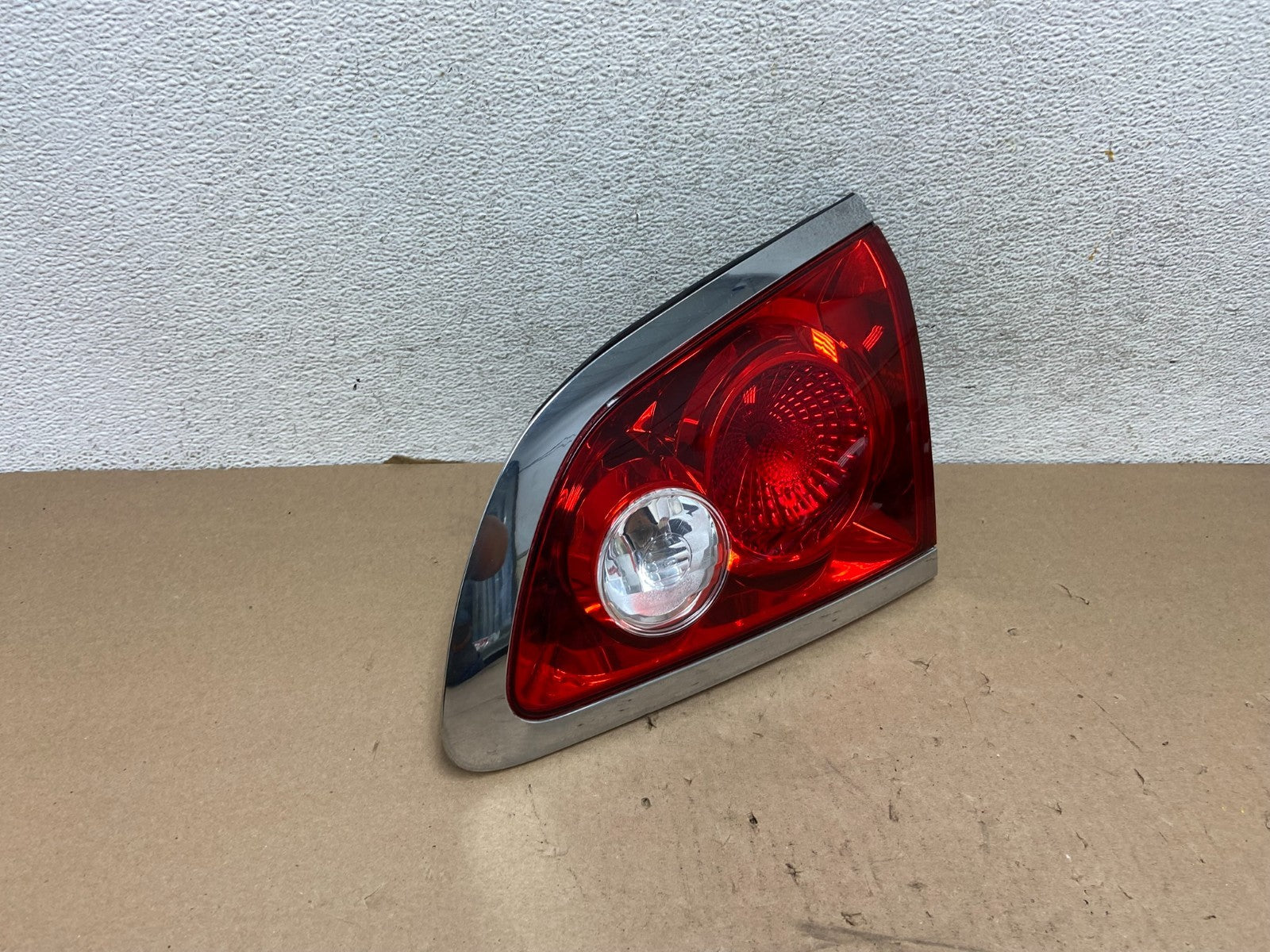 2008-2012 Buick Enclave Right Passenger Rh Inner Tail Light AG40792