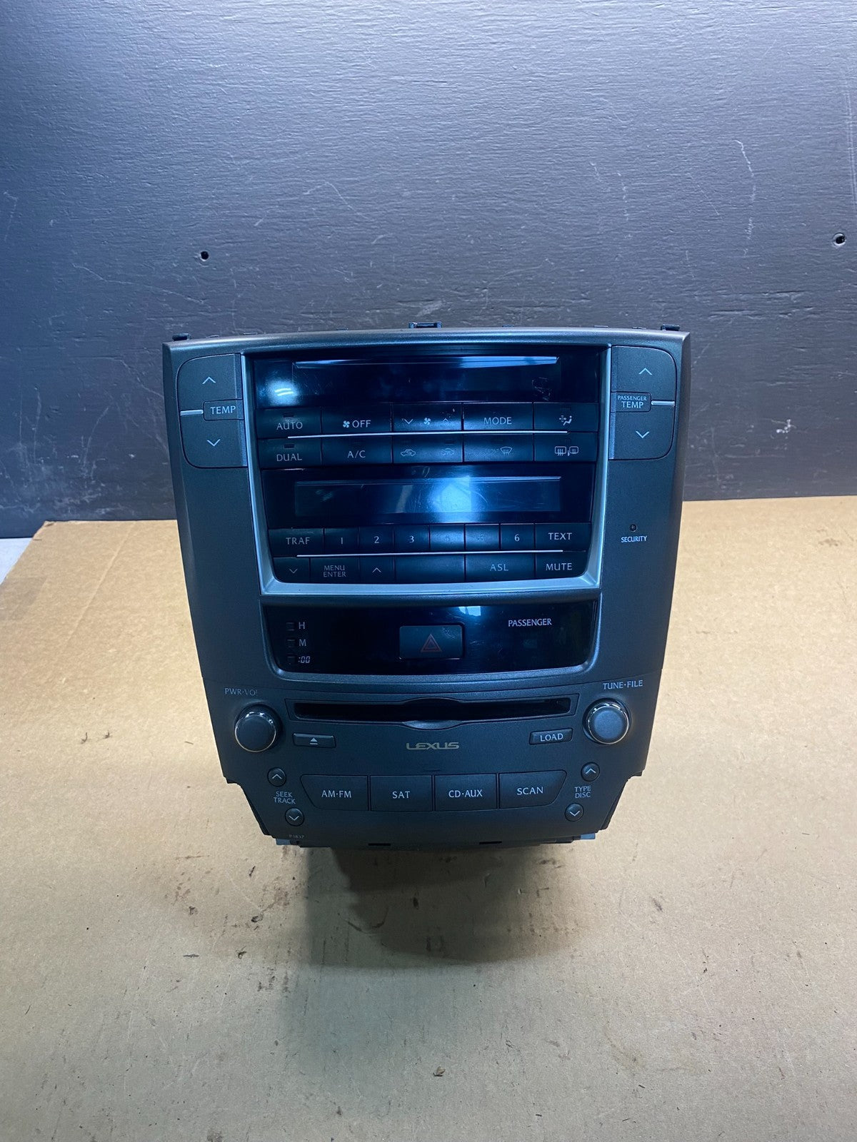 2009 to 2011 Lexus IS250 Screen Radio AM-FM CD Tuner Head Unit AC7062 DG0