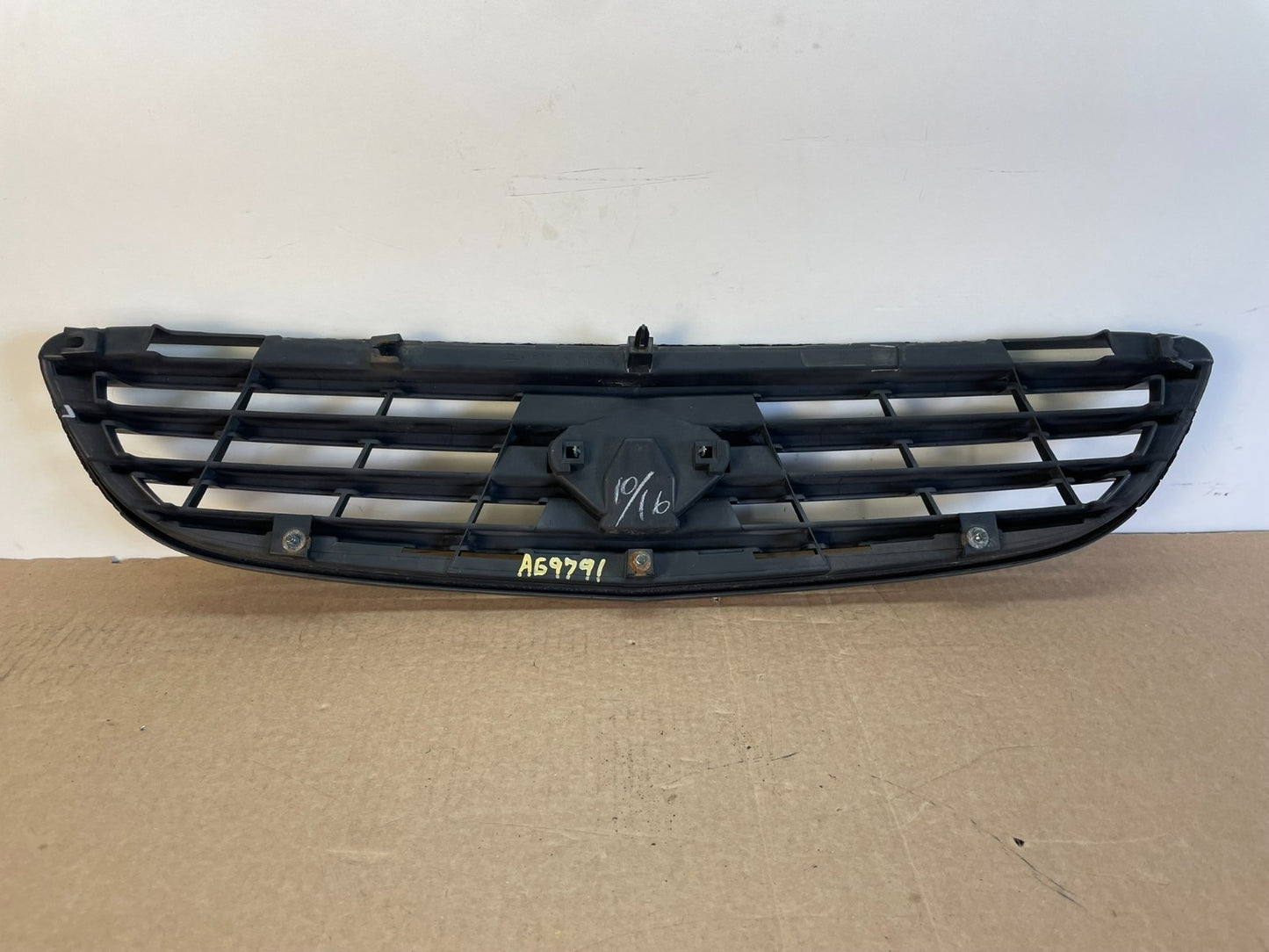 2002 2003 2004 Infiniti I35 Sedan Front Upper Grill Grille AG9791 DG5