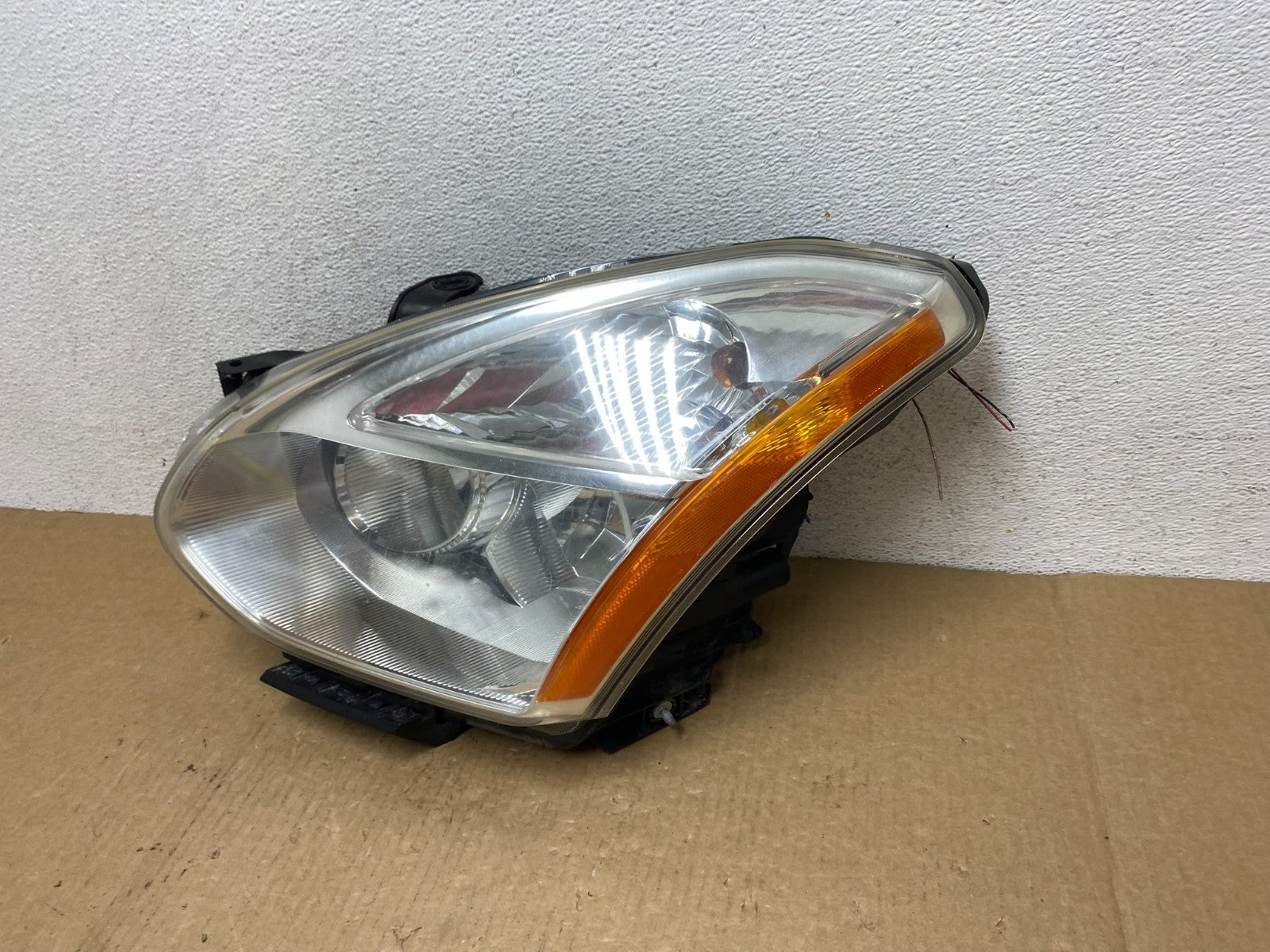2008 to 2013 Nissan Rogue HID Xenon Headlight Left Driver Lh Side AF9664 DW1