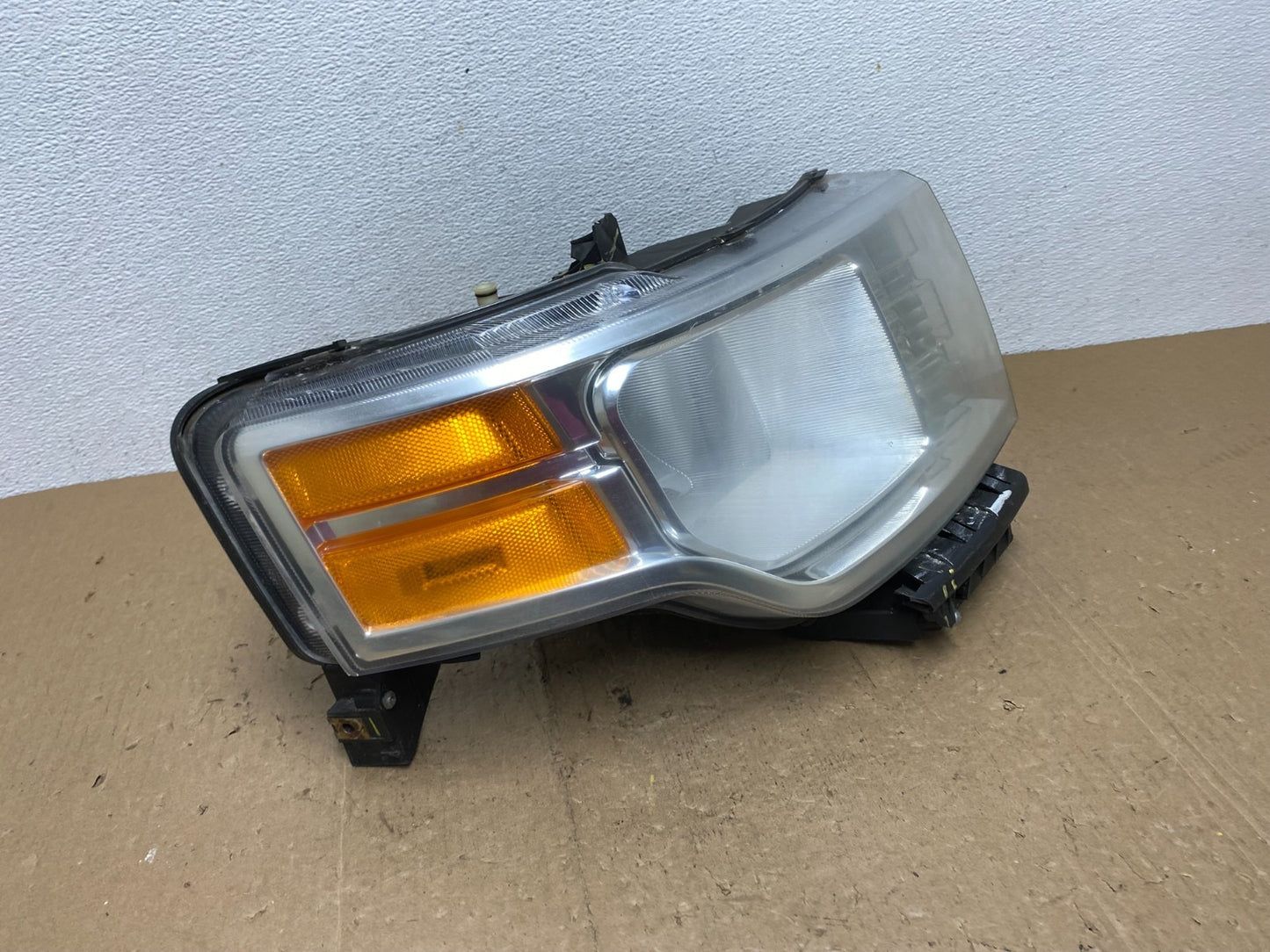 2009 2010 2011 2012 Ford Flex Right Passenger Headlight Halogen AC7243 DW2