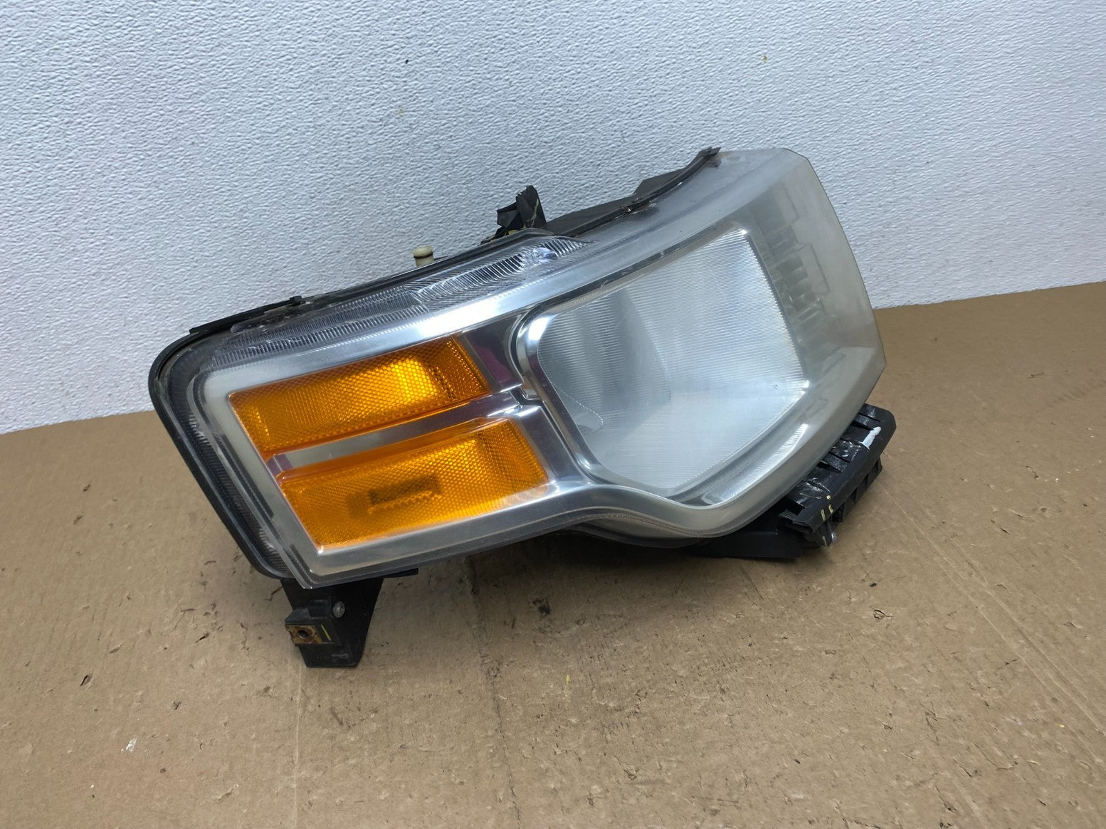 2009 2010 2011 2012 Ford Flex Right Passenger Headlight Halogen AC7243 DW2