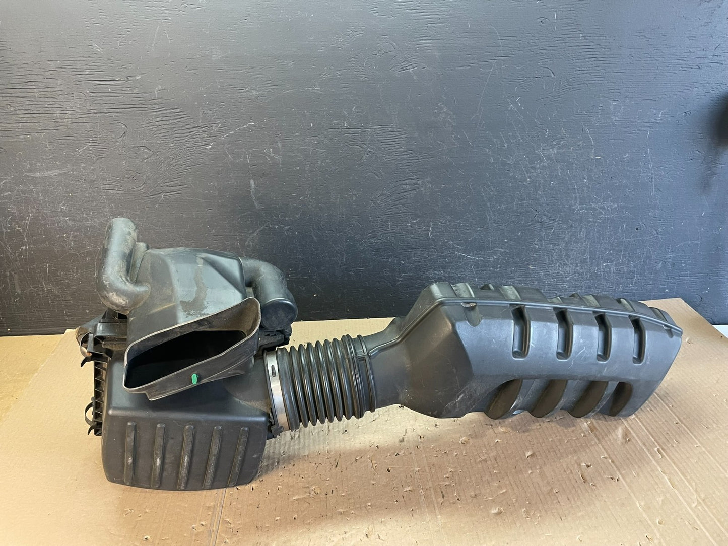 2011-2022 Jeep Grand Cherokee 5.7L V8 Air Cleaner Hose Tube AE0751 DG3