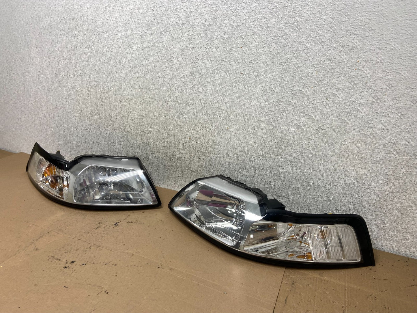 1999 to 2004 Ford Mustang Left+Right Set Side Headlights AF4516 DW1