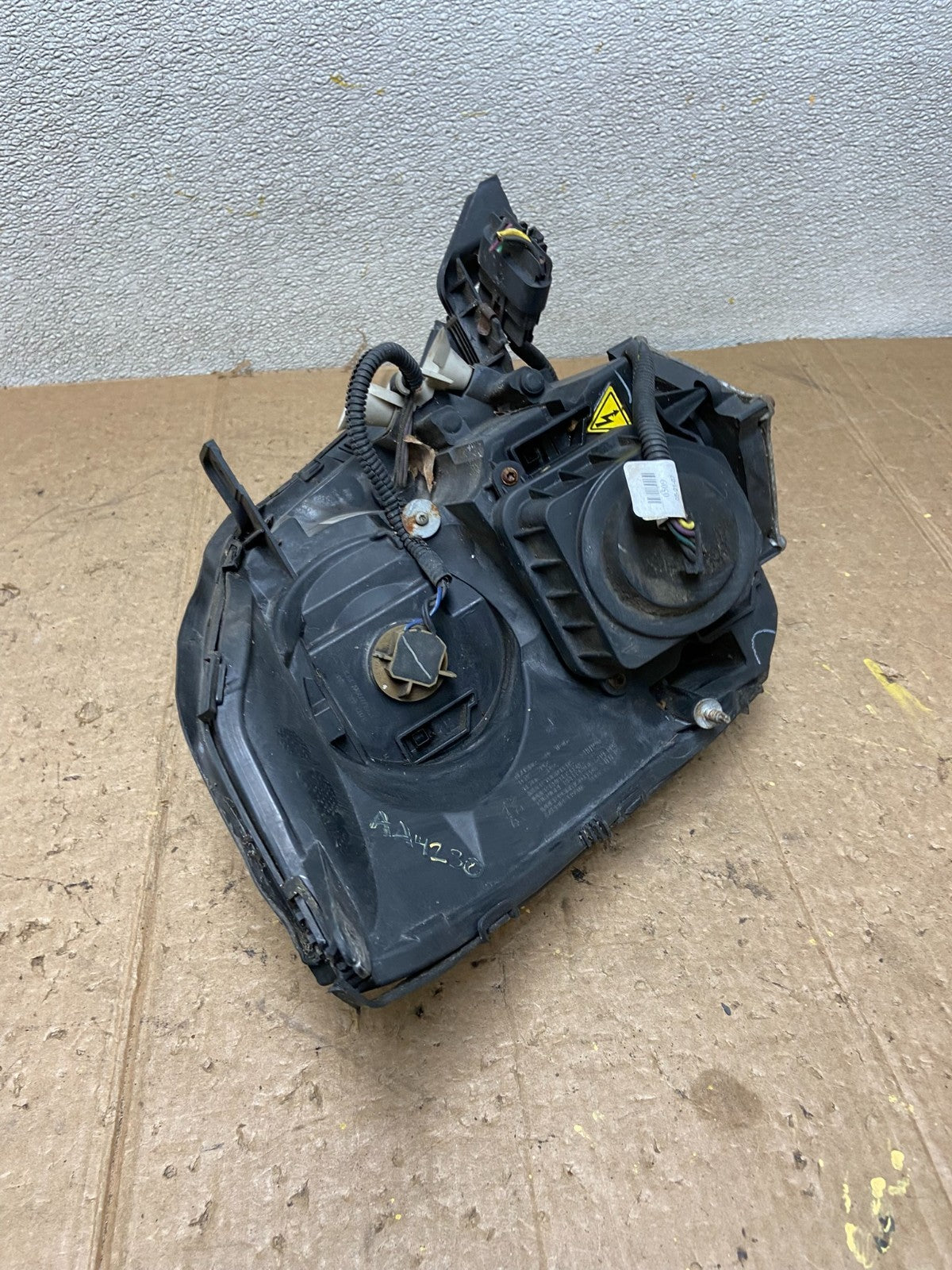 2006 to 2011 Cadillac DTS Left Driver Lh Xenon Hid Headlight Oem AA4230 DW5