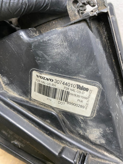 2003 to 2006 Volvo XC90 Right Passenger Rh Side Headlight Halogen AD0660 DW9