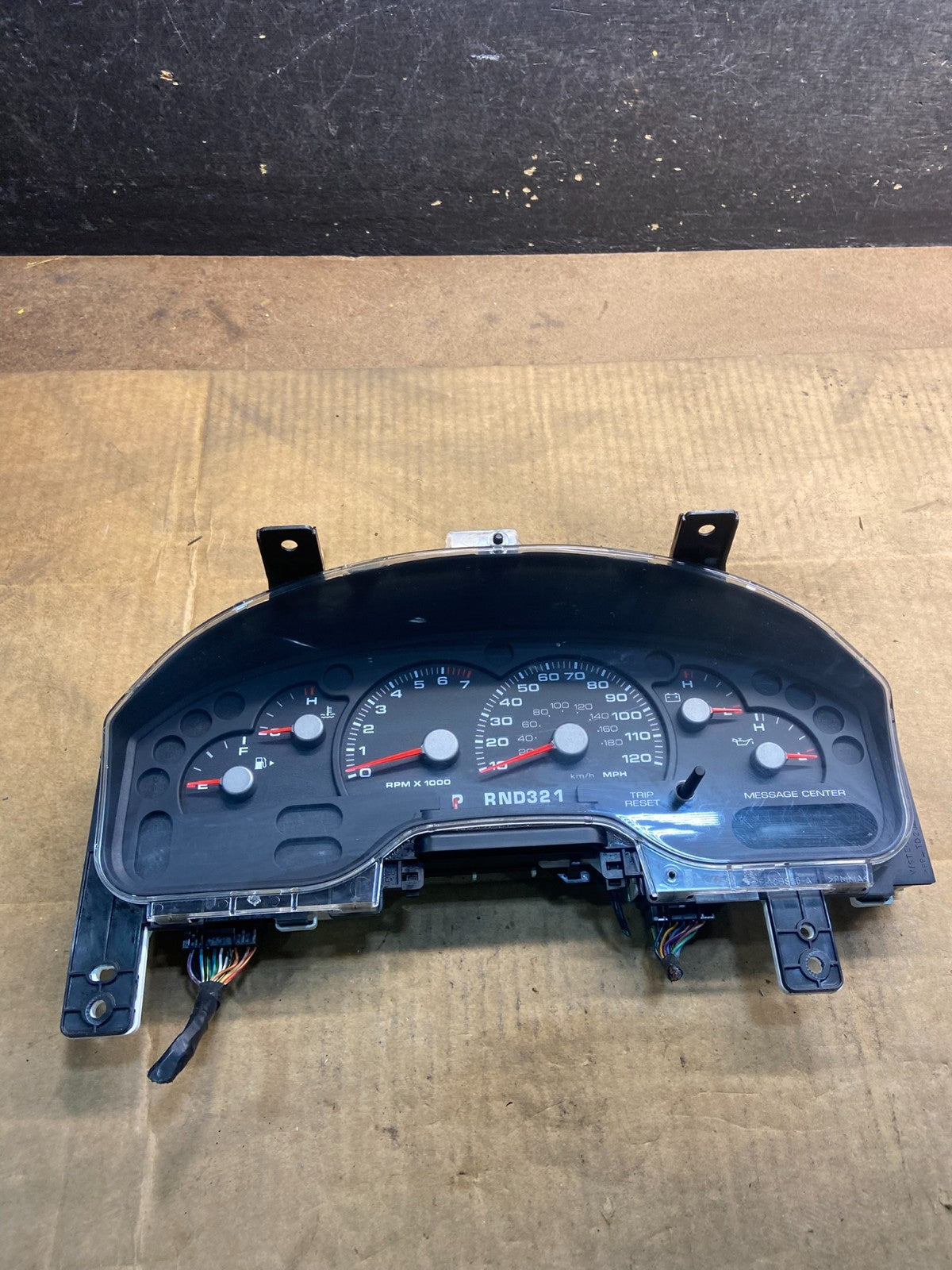 2004 to 2005 Ford Explorer Sport Trac Cluster Gauge Speedometer Y4557 PS2